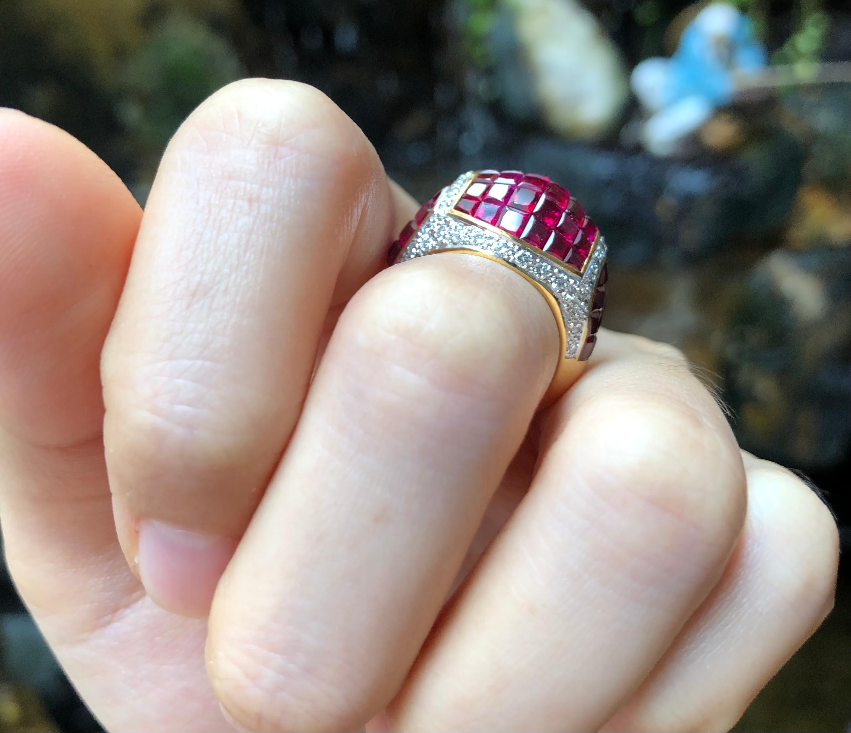 Rubin-Ring mit Diamanten in 18 Karat Gold gefasst im Zustand „Neu“ im Angebot in Bangkok, TH