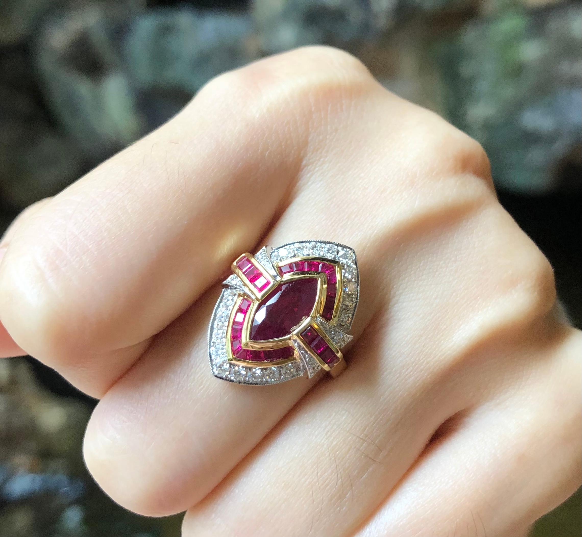 Rubin mit Diamantring in 18 Karat Gold gefasst im Zustand „Neu“ in Bangkok, TH