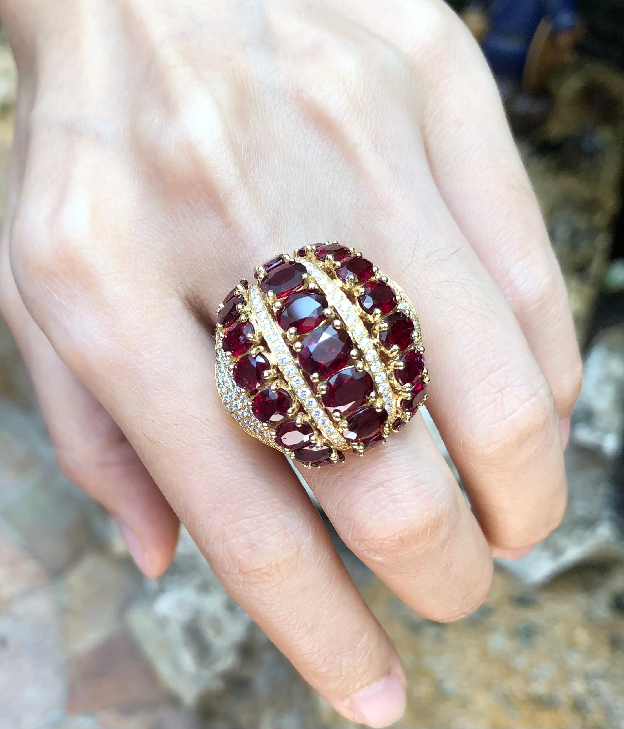 Ruby with Diamond Ring set in 18 Karat Gold Settings In New Condition For Sale In Bangkok, TH