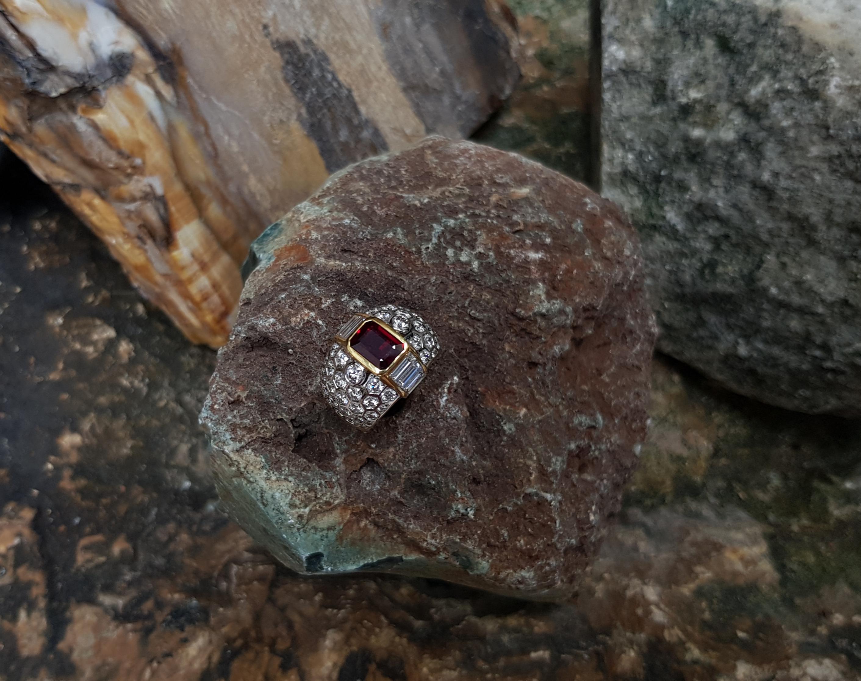 Rubin mit Diamantring in 18 Karat Gold gefasst im Angebot 1
