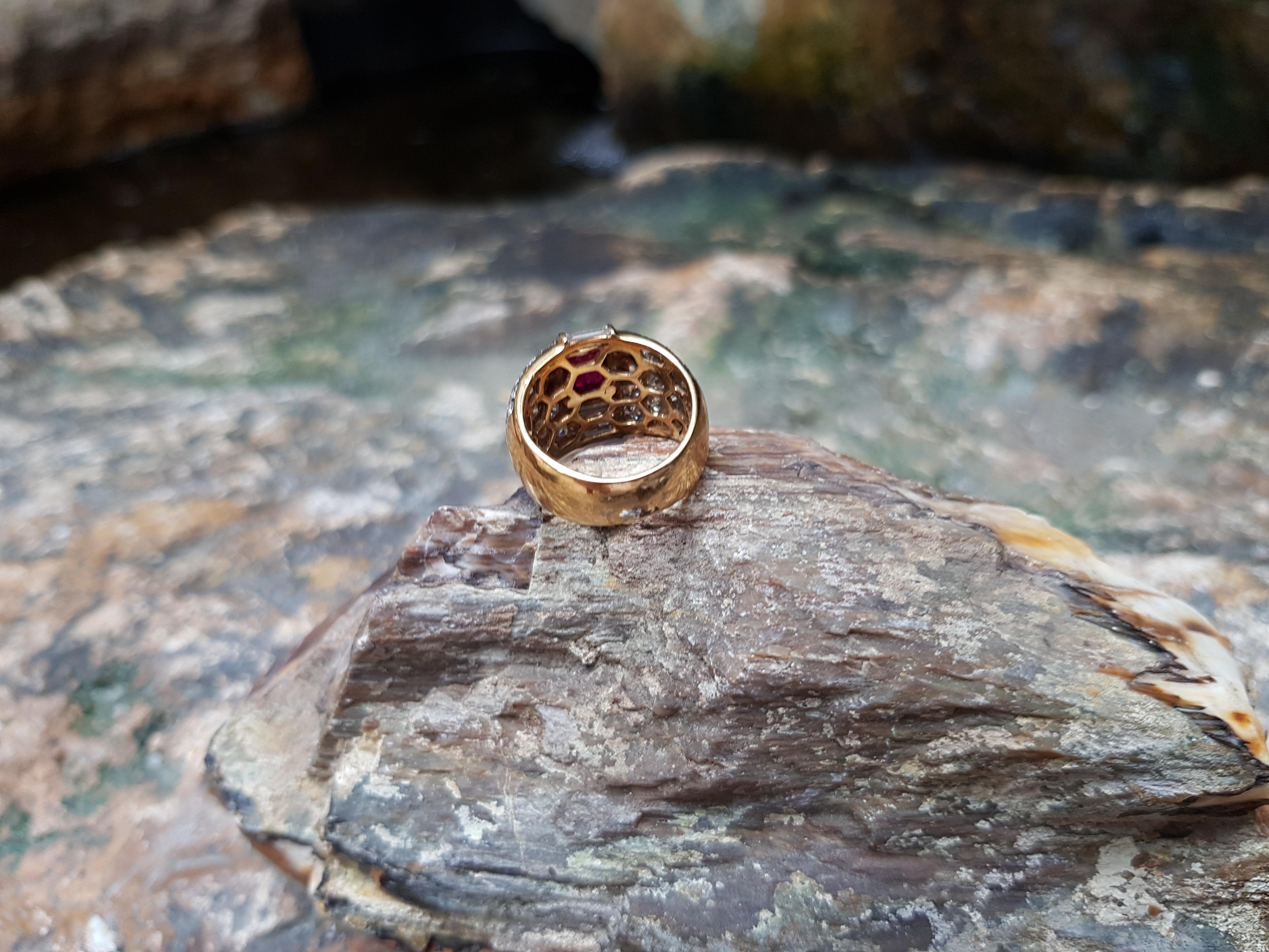 Rubin mit Diamantring in 18 Karat Gold gefasst im Angebot 2