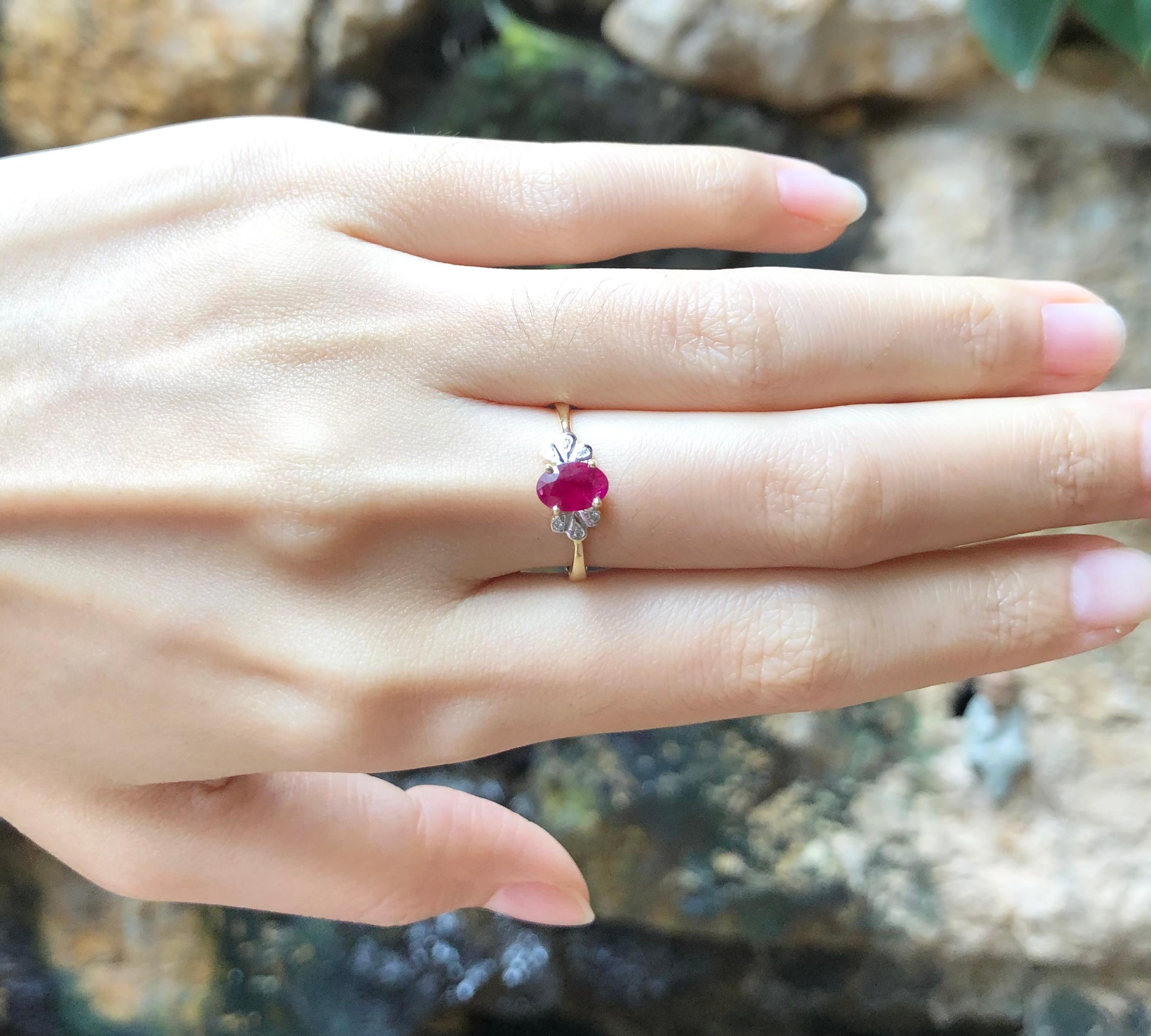 Ruby with Diamond Ring Set in 18 Karat Gold Settings In New Condition For Sale In Bangkok, TH