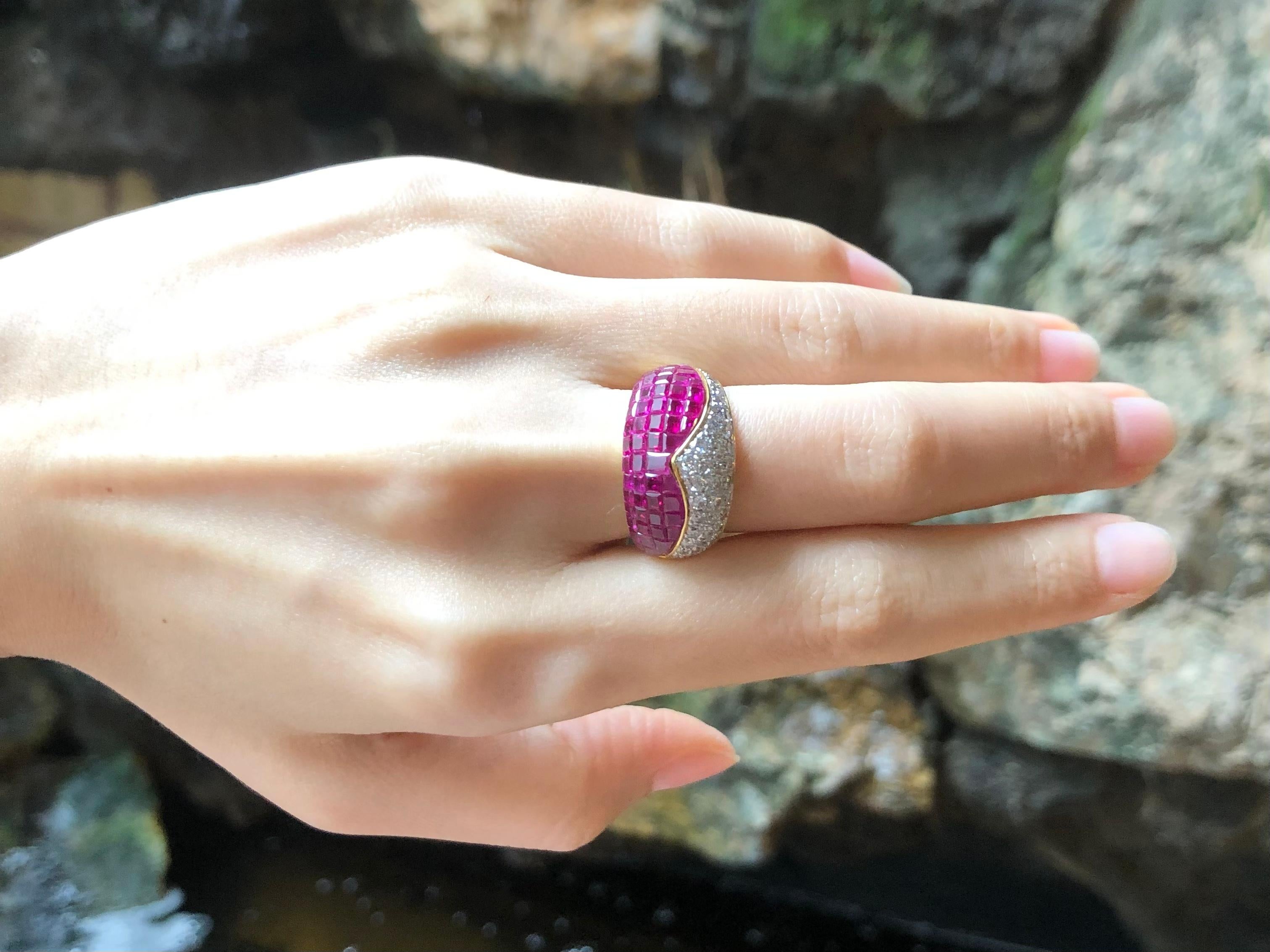 Rubin mit Diamantring in 18 Karat Gold gefasst im Angebot 2