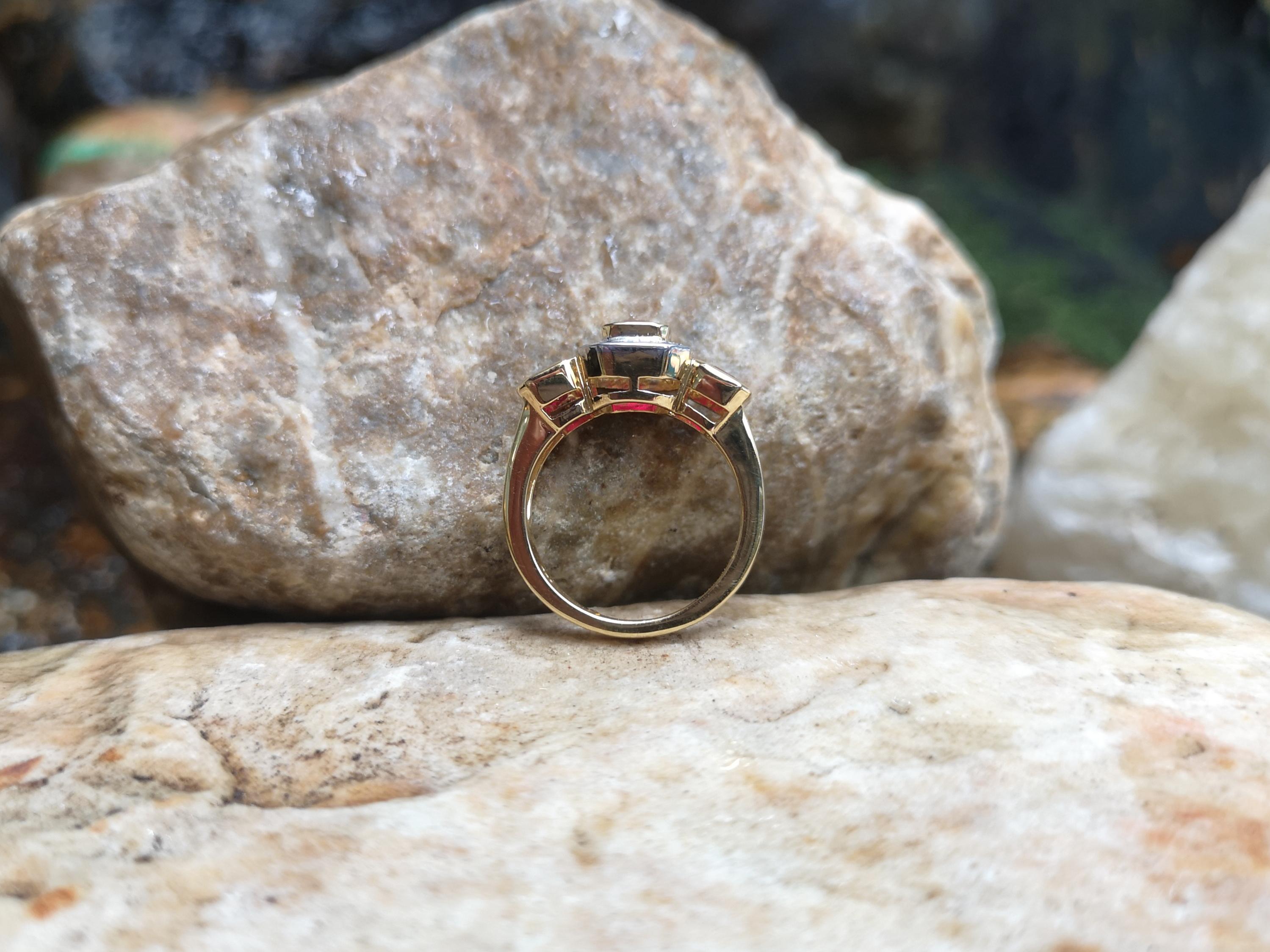 Rubin mit Diamantring in 18 Karat Gold gefasst im Angebot 3