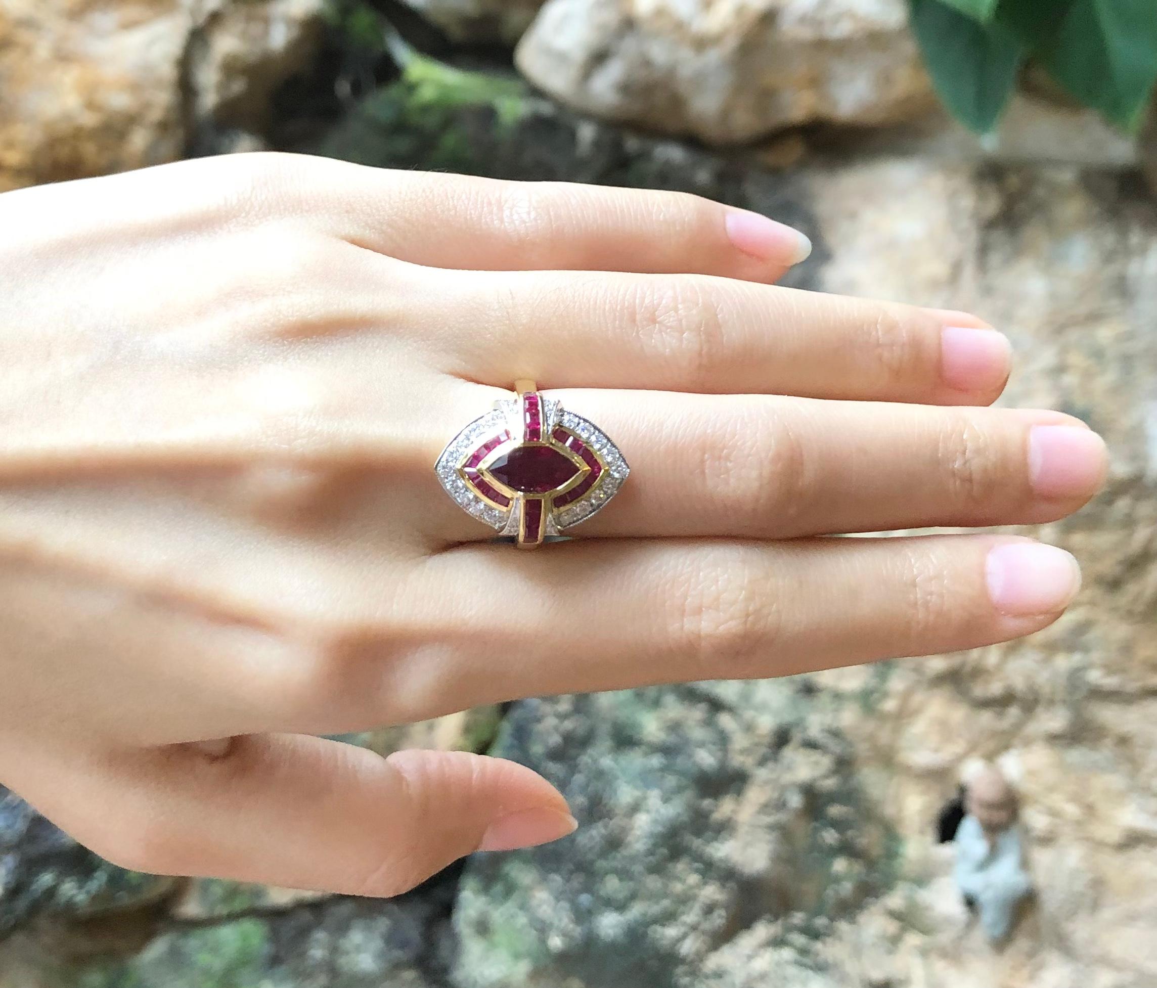 Rubin mit Diamantring in 18 Karat Gold gefasst 3