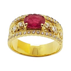 Rubin mit Diamantring in 18 Karat Gold gefasst