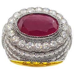 Bague en or 18 carats sertie d'un rubis et de diamants