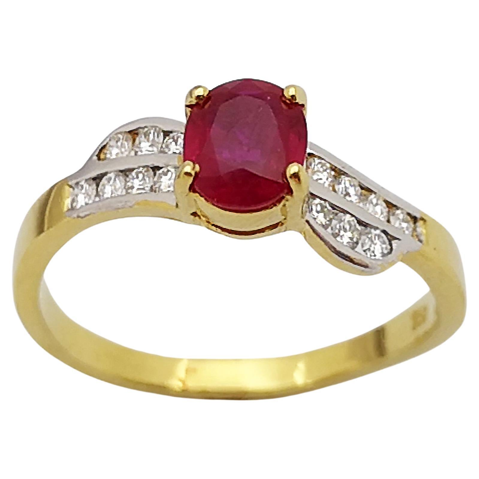 Rubinrot  mit Diamant  Ring in 18 Karat Goldfassung