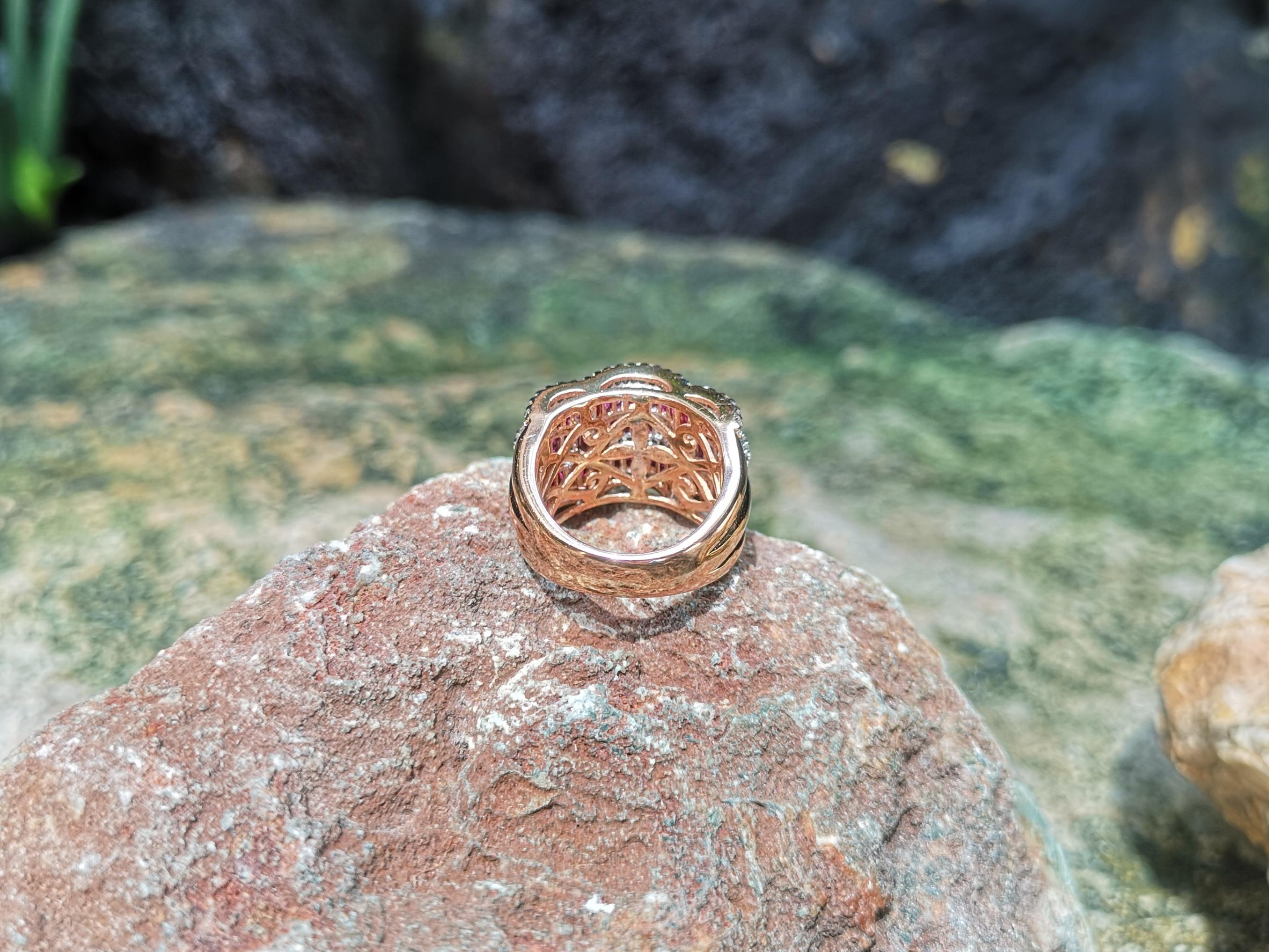 Anillo de rubí con diamantes engarzado en oro rosa de 18 quilates en venta 6