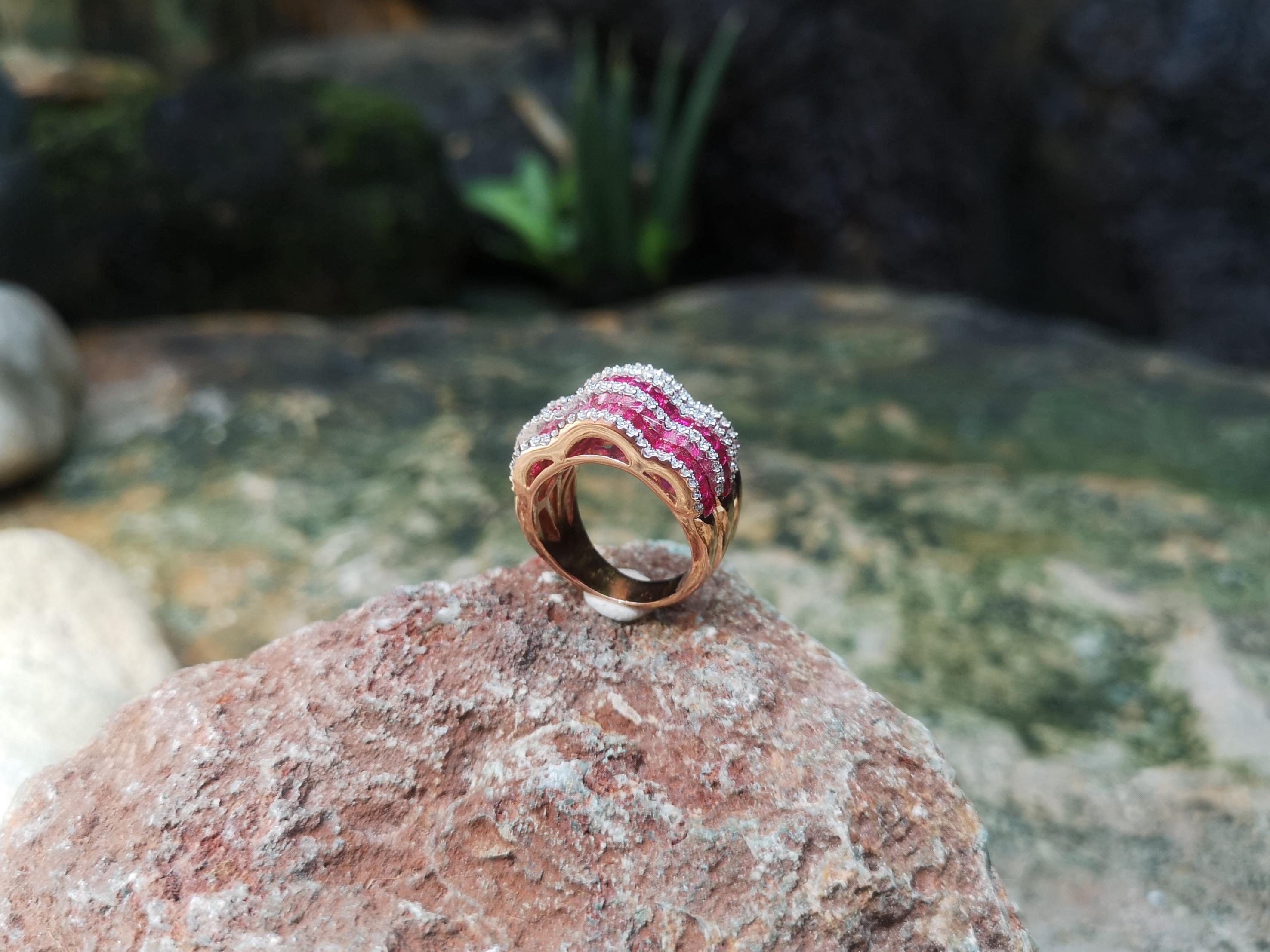 Anillo de rubí con diamantes engarzado en oro rosa de 18 quilates en venta 8