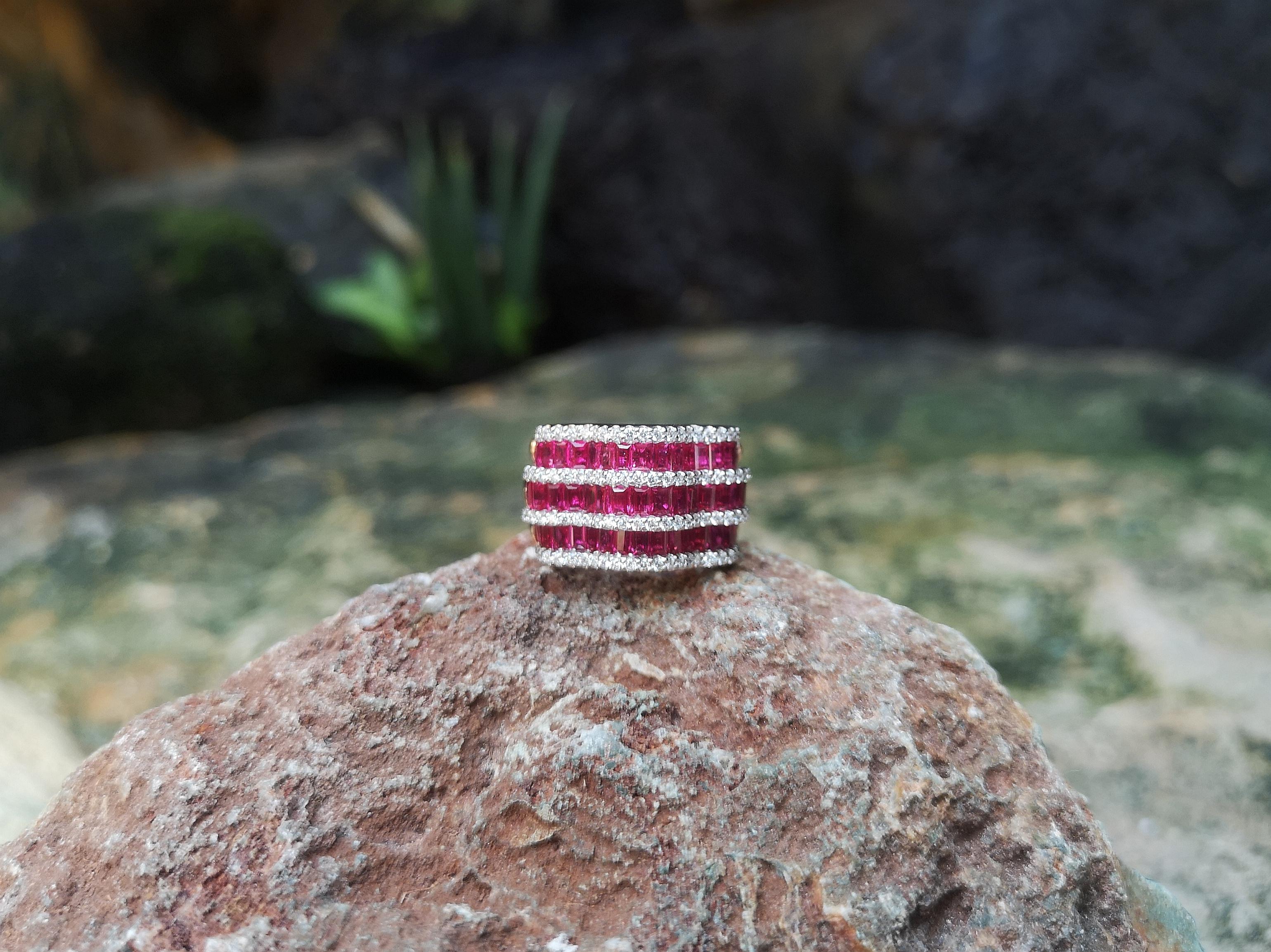 Anillo de rubí con diamantes engarzado en oro rosa de 18 quilates en venta 2