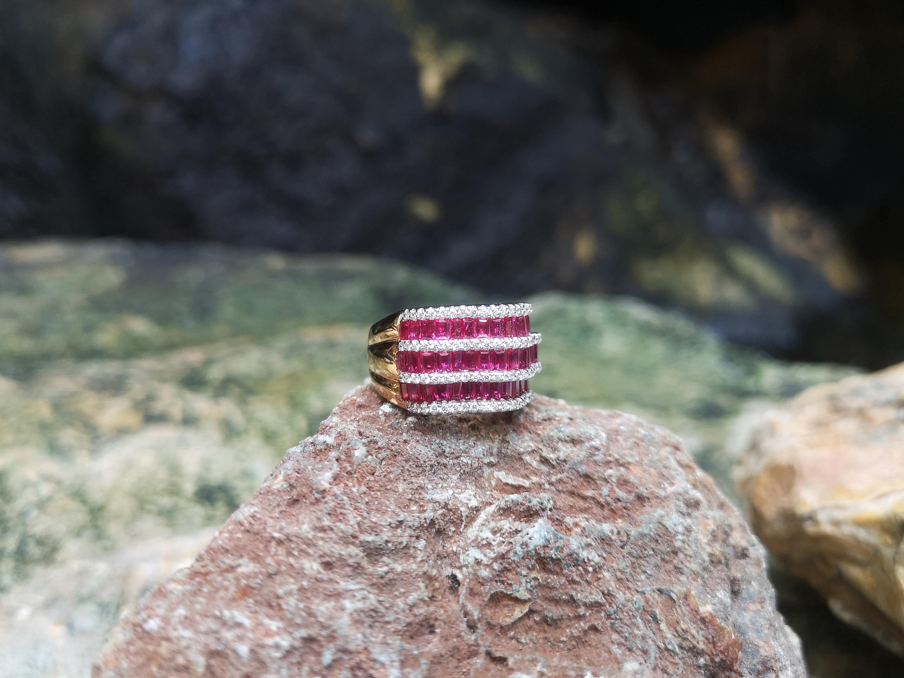 Anillo de rubí con diamantes engarzado en oro rosa de 18 quilates en venta 3