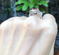 Anello con rubino e diamante incastonato in oro bianco 18 carati