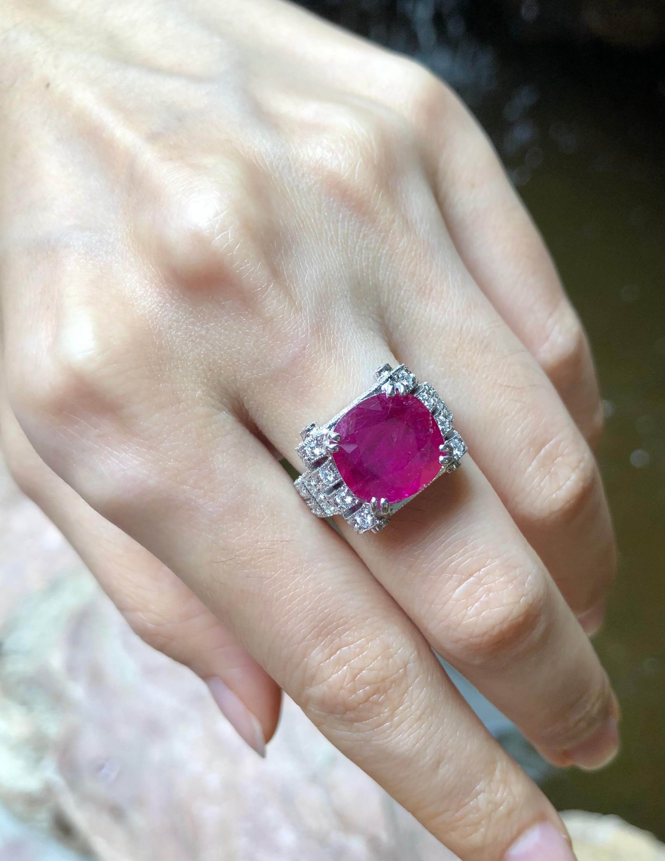 Ruby with Diamond Ring Set in 18 Karat White Gold Setting In New Condition In Bangkok, TH