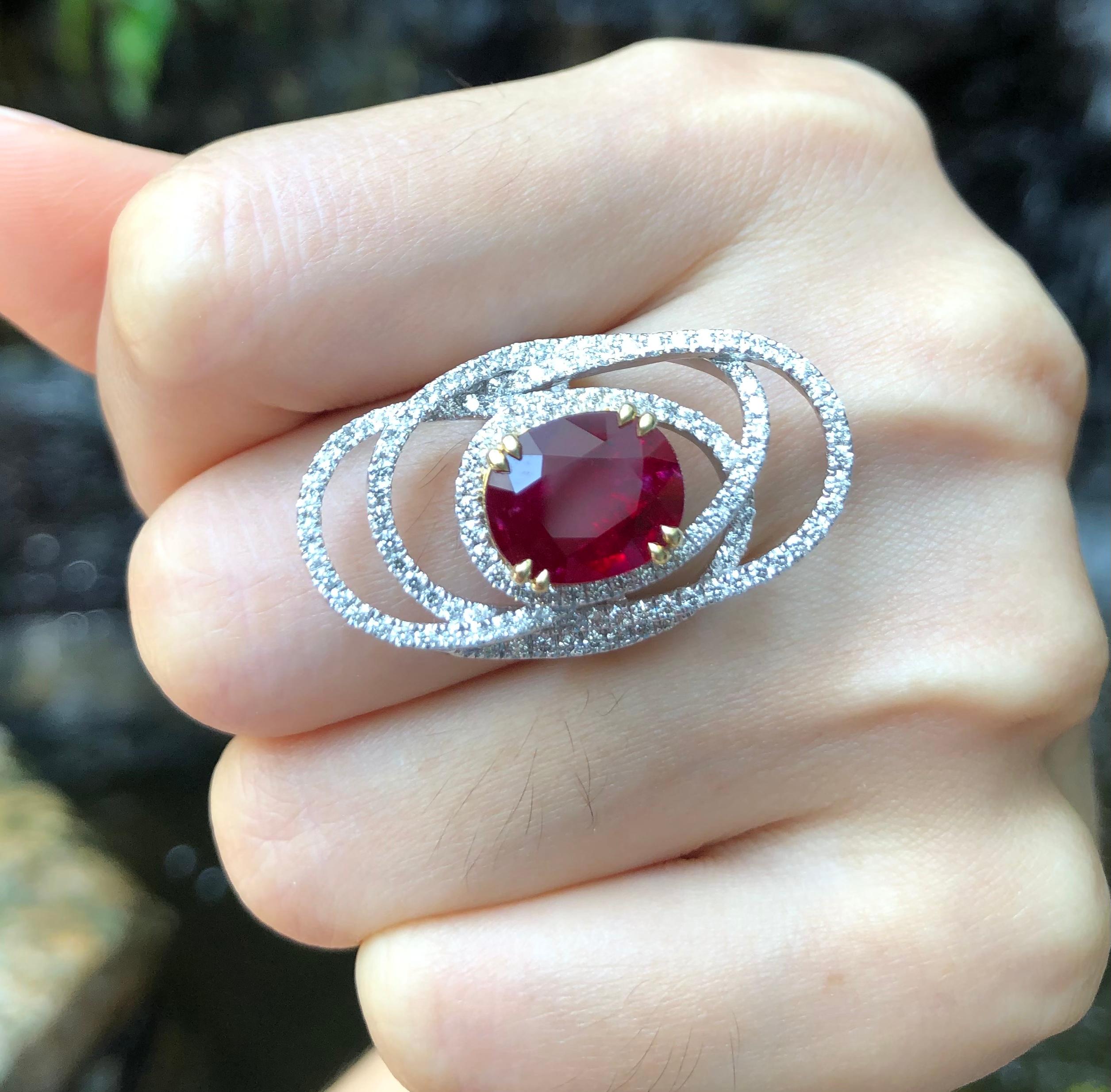 Ruby with Diamond Ring Set in 18 Karat White Gold Setting In New Condition For Sale In Bangkok, TH