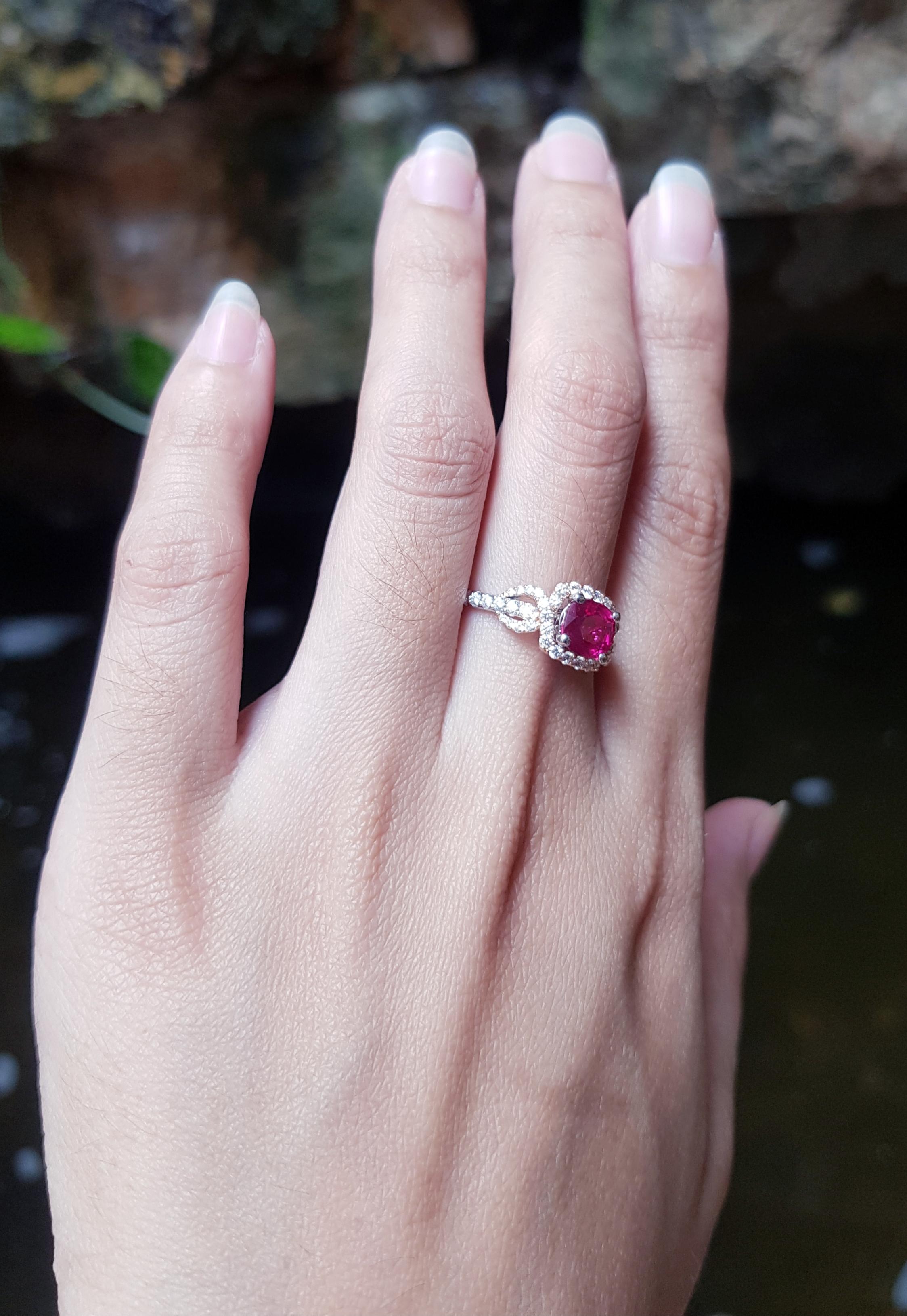Ruby with Diamond  Ring Set in 18 Karat White Gold Setting In New Condition For Sale In Bangkok, TH