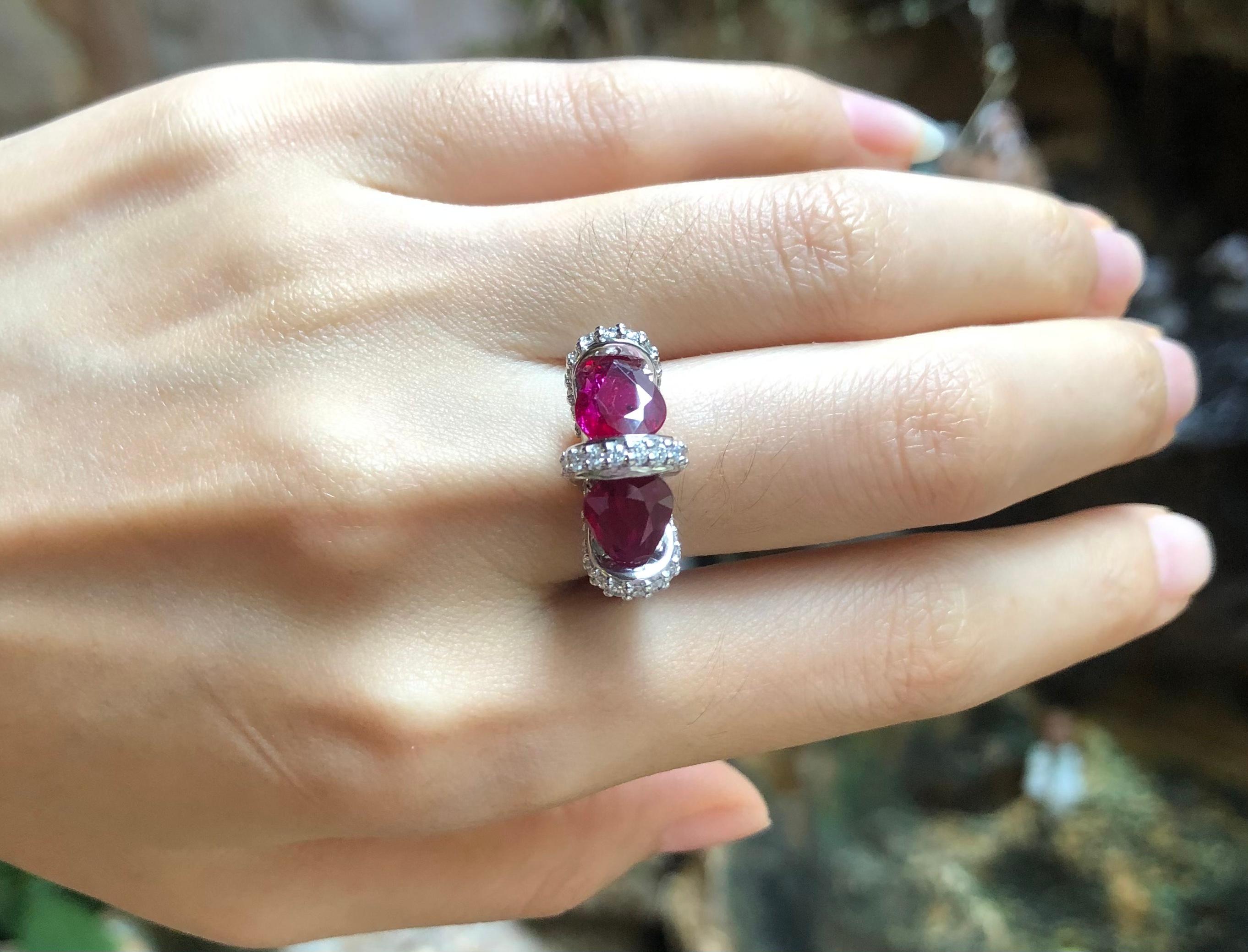 Rubin mit Diamantring in 18 Karat Weißgold gefasst im Angebot 4