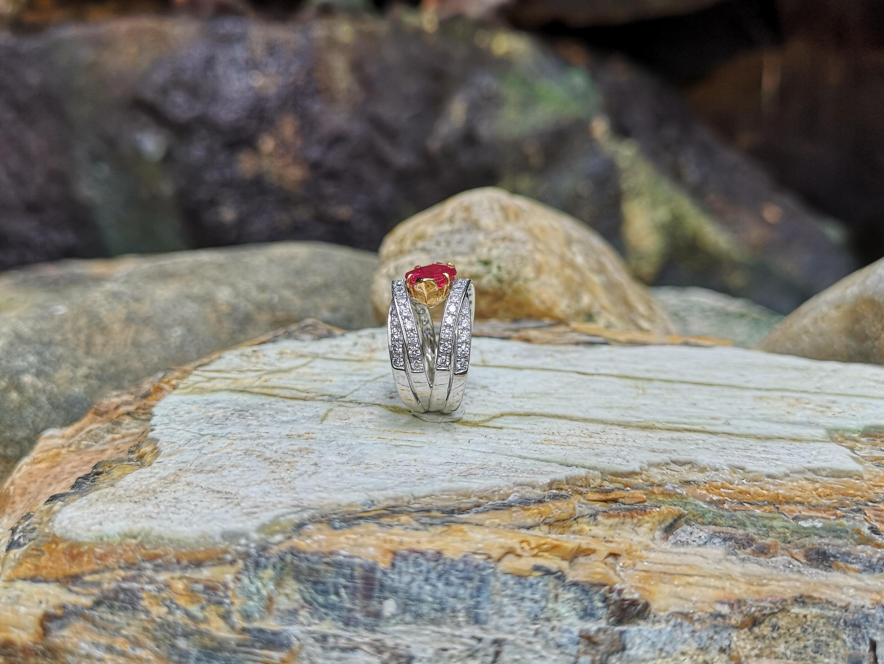 Rubin mit Diamantring in 18 Karat Weißgold gefasst im Angebot 6