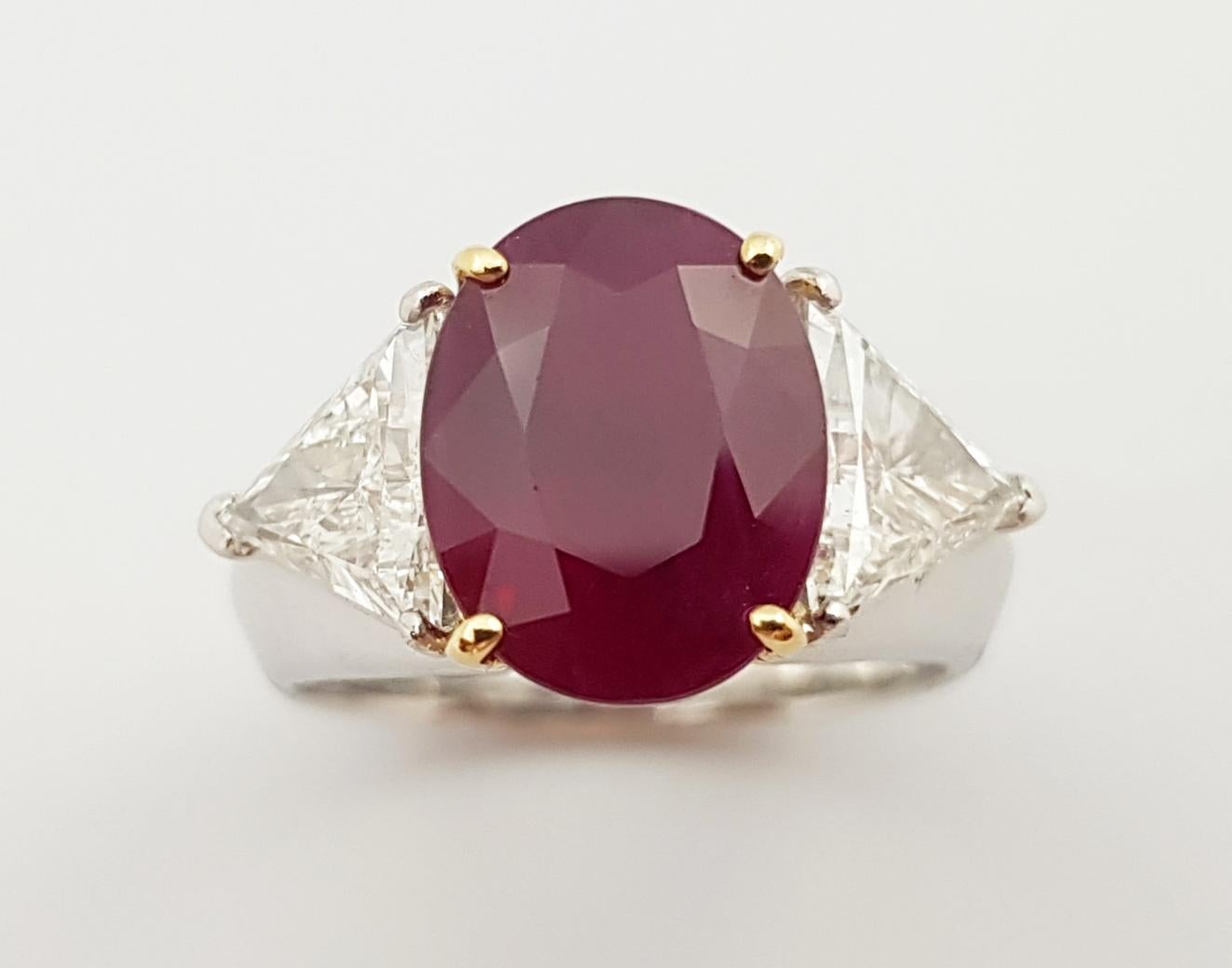 Bague en or blanc 18 carats ornée de rubis et de diamants en vente 6