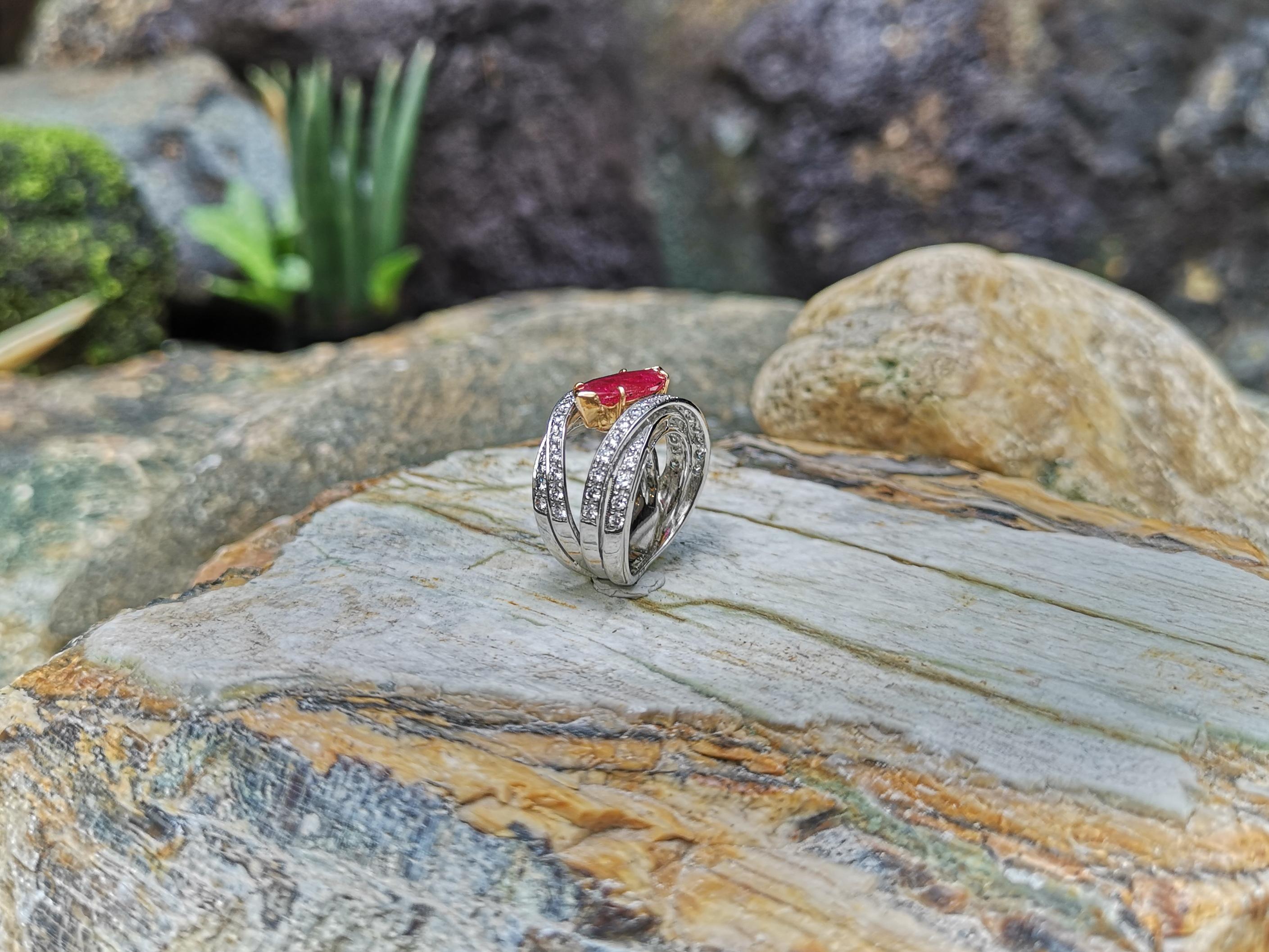 Rubin mit Diamantring in 18 Karat Weißgold gefasst im Angebot 7