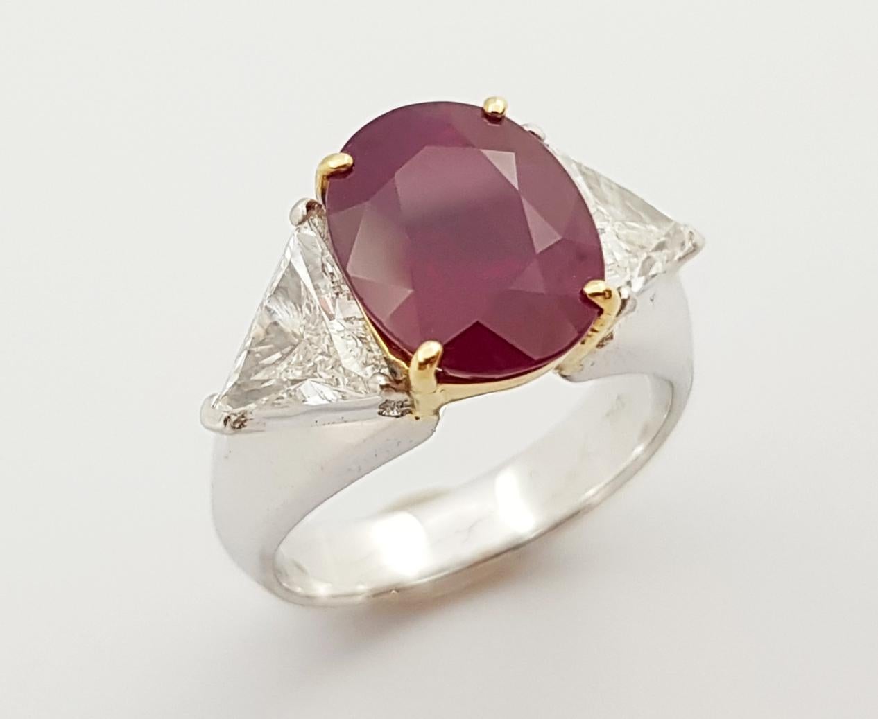 Bague en or blanc 18 carats ornée de rubis et de diamants en vente 7