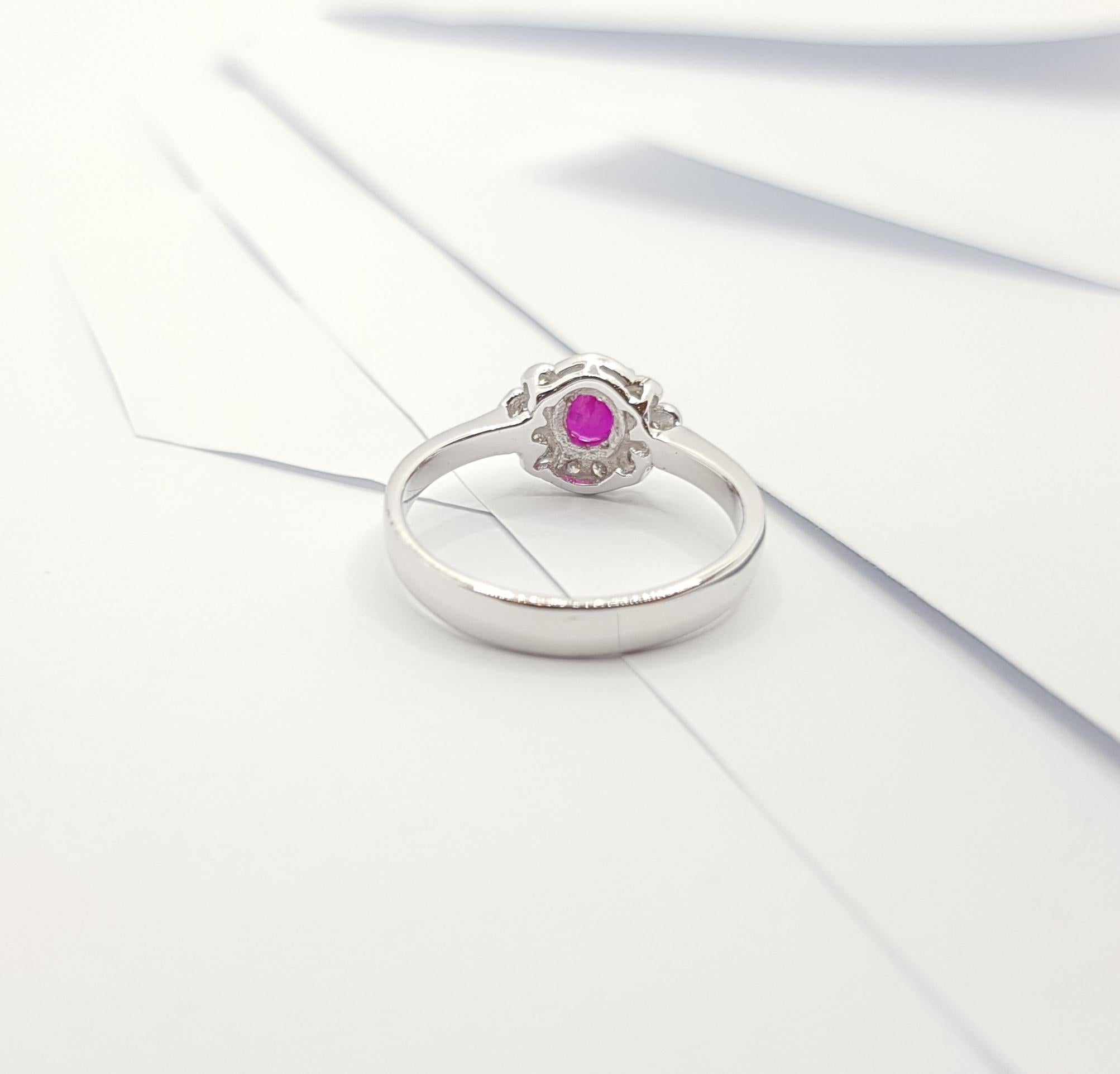 Rubin mit Diamantring in 18 Karat Weißgold gefasst im Angebot 8