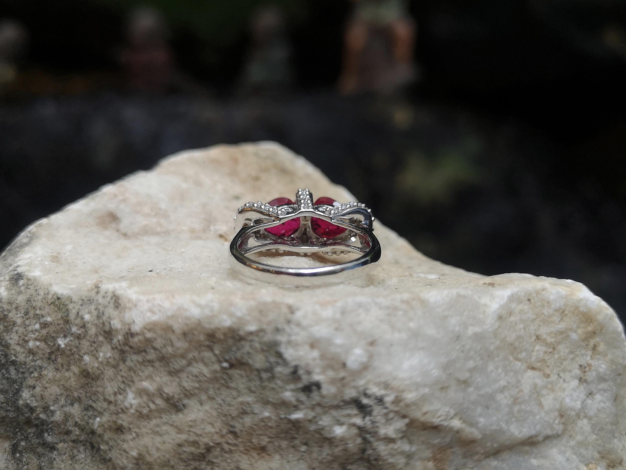 Rubin mit Diamantring in 18 Karat Weißgold gefasst im Angebot 10