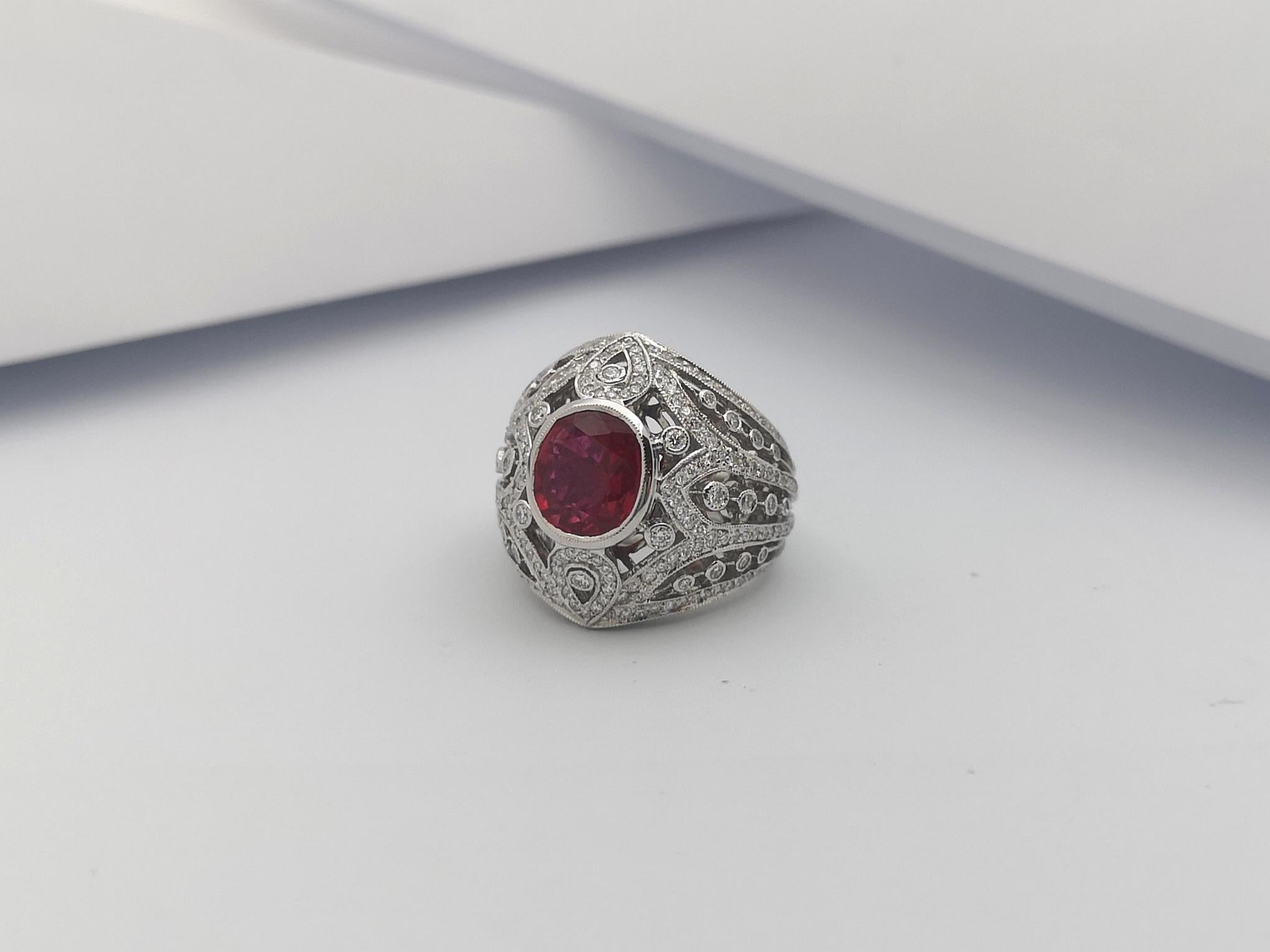 Bague en or blanc 18 carats sertie de rubis et de diamants en vente 10