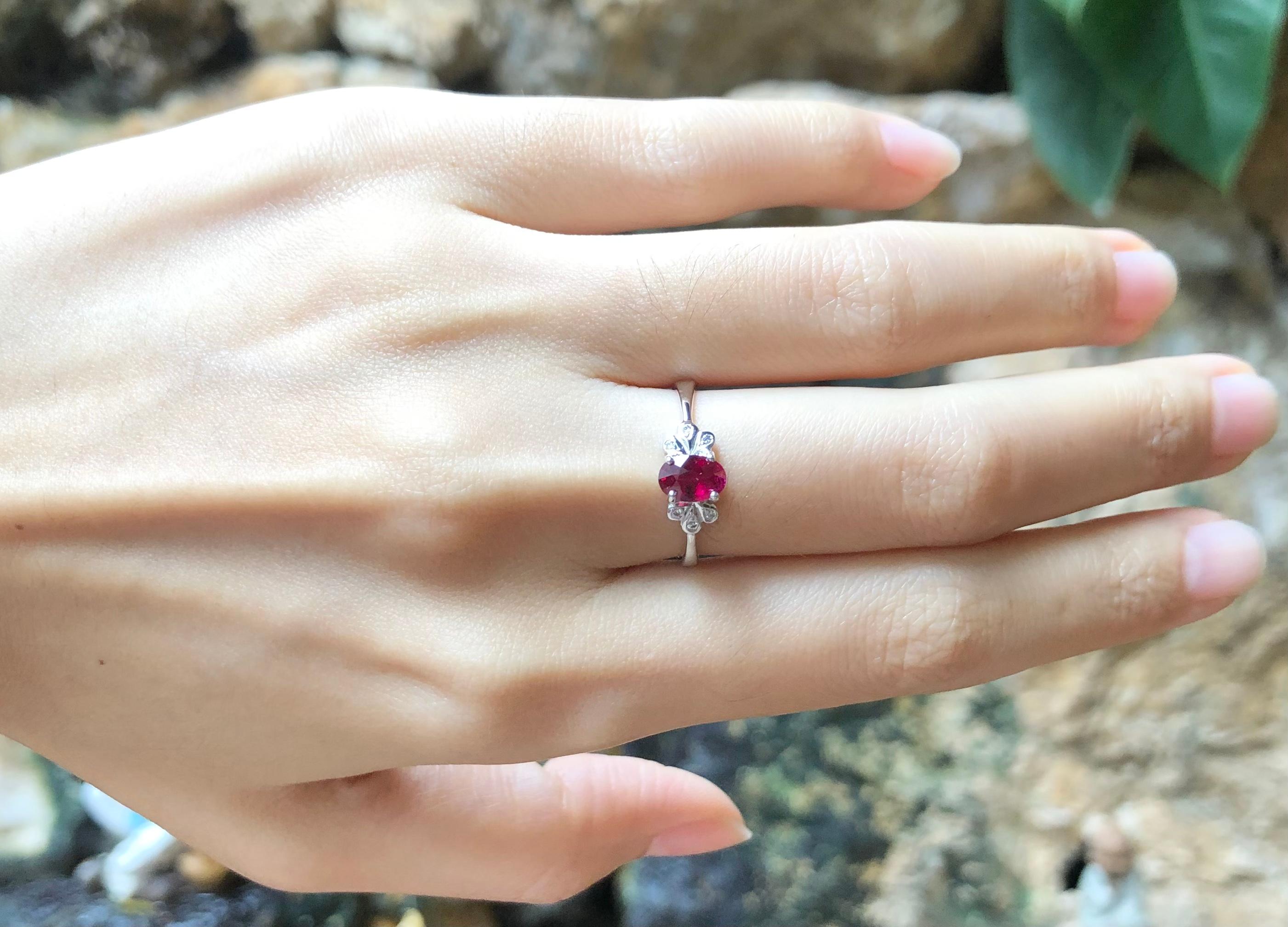 Ruby with Diamond Ring Set in 18 Karat White Gold Settings In New Condition For Sale In Bangkok, TH