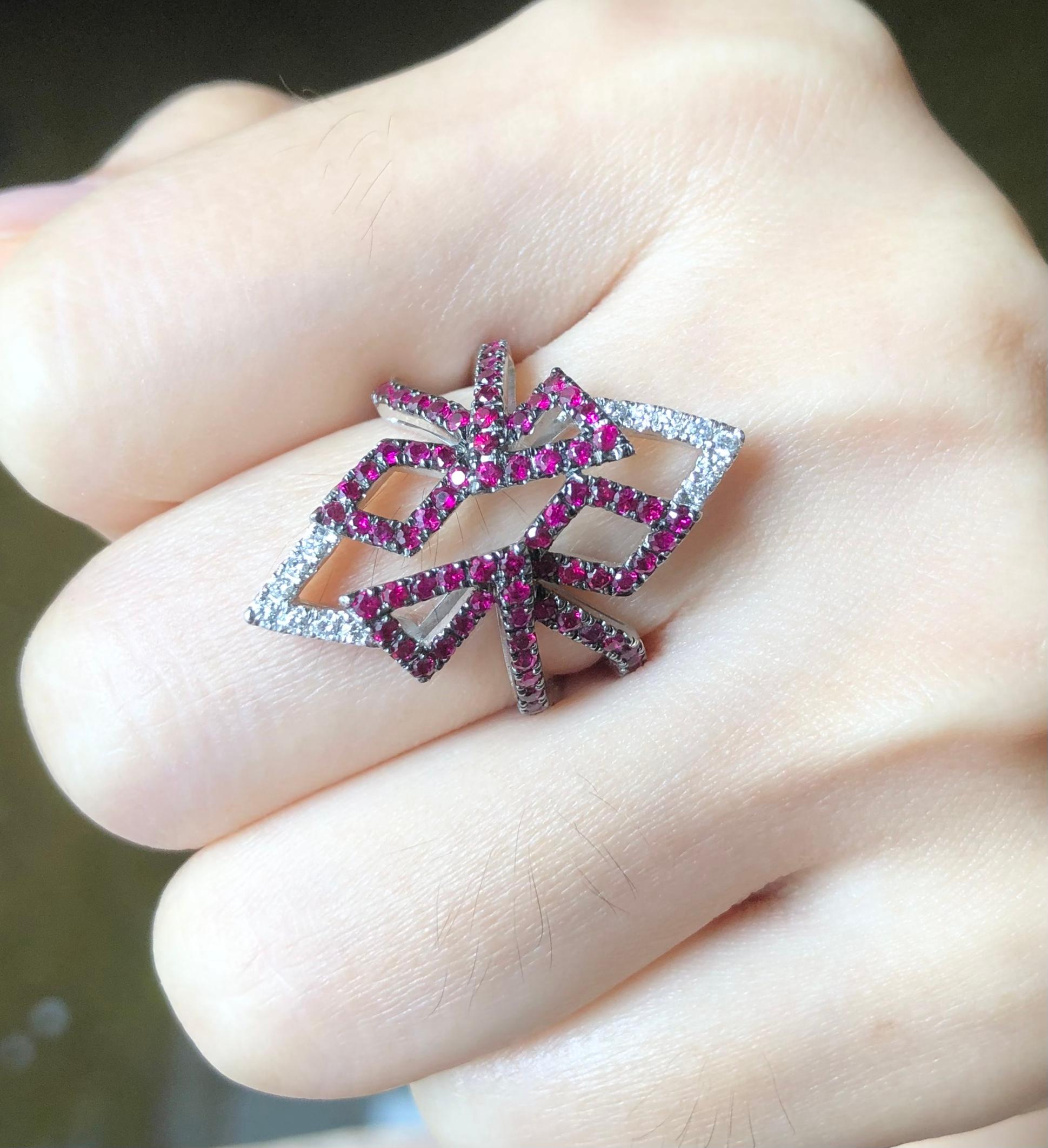 Rubin mit Diamantring in 18 Karat Weißgold gefasst Damen im Angebot