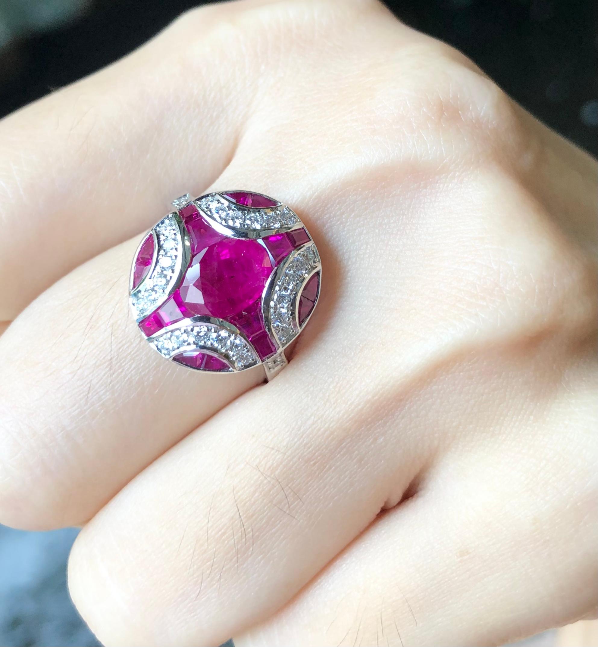 Ruby with Diamond Ring Set in 18 Karat White Gold Settings In New Condition For Sale In Bangkok, TH