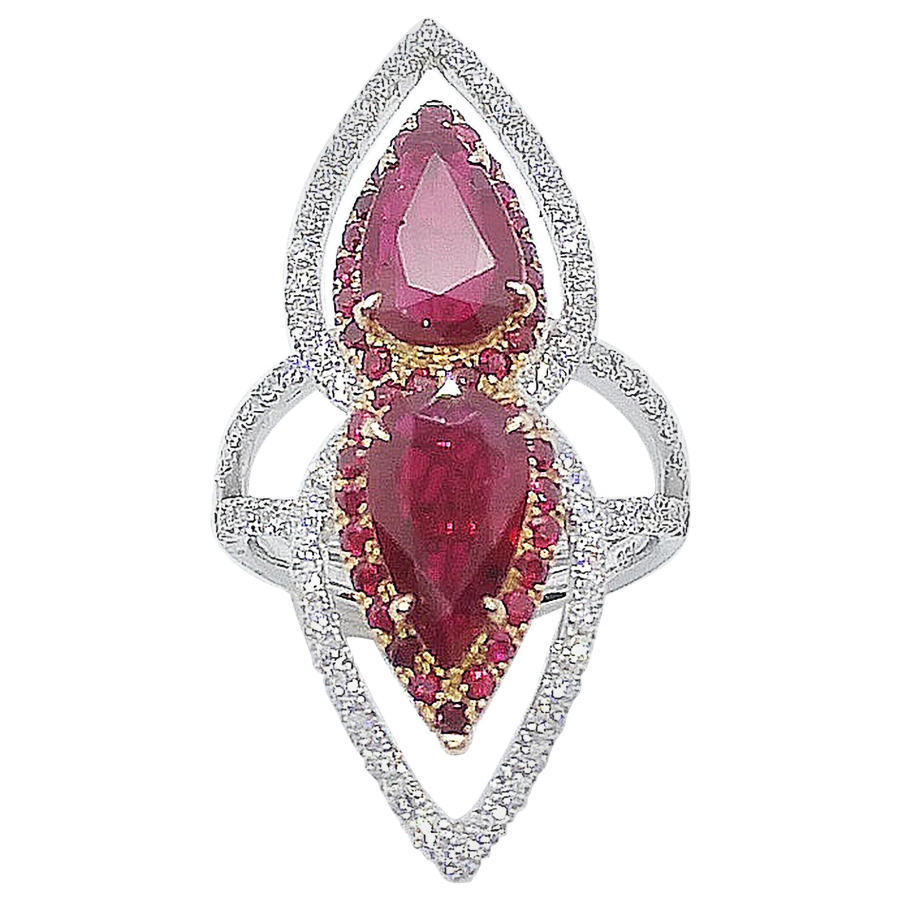 Anillo de Rubí con Diamantes engastado en Oro Blanco de 18 Kilates en venta