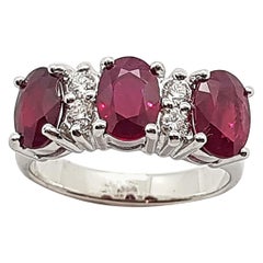 Bague en or blanc 18 carats sertie de rubis et de diamants
