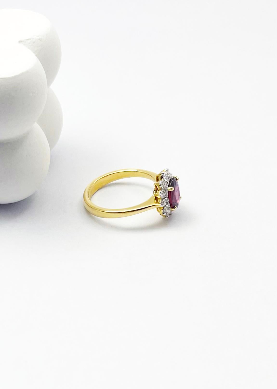 Rubin-Ring mit Diamanten in 18 Karat Gold gefasst im Angebot 4
