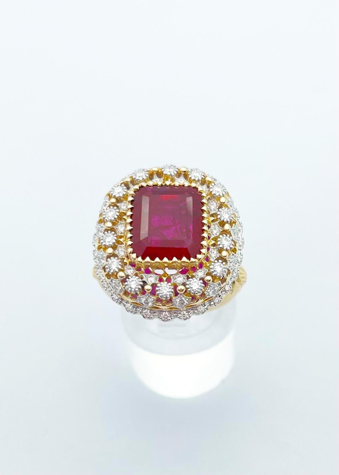 Anillo de rubí con diamantes engastado en oro de 18 quilates en venta 5