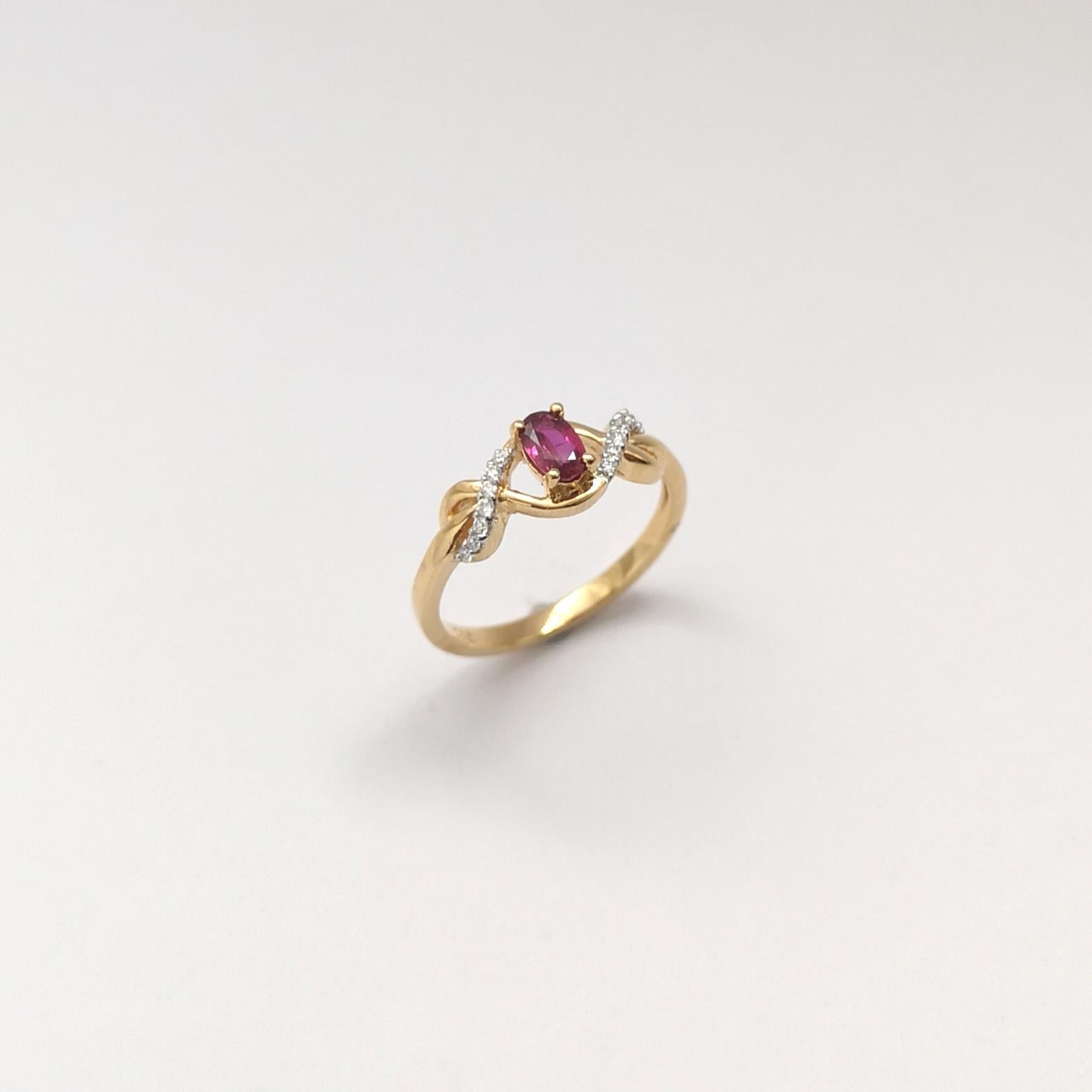 Rubin-Ring mit Diamanten in 18 Karat Gold gefasst im Angebot 5