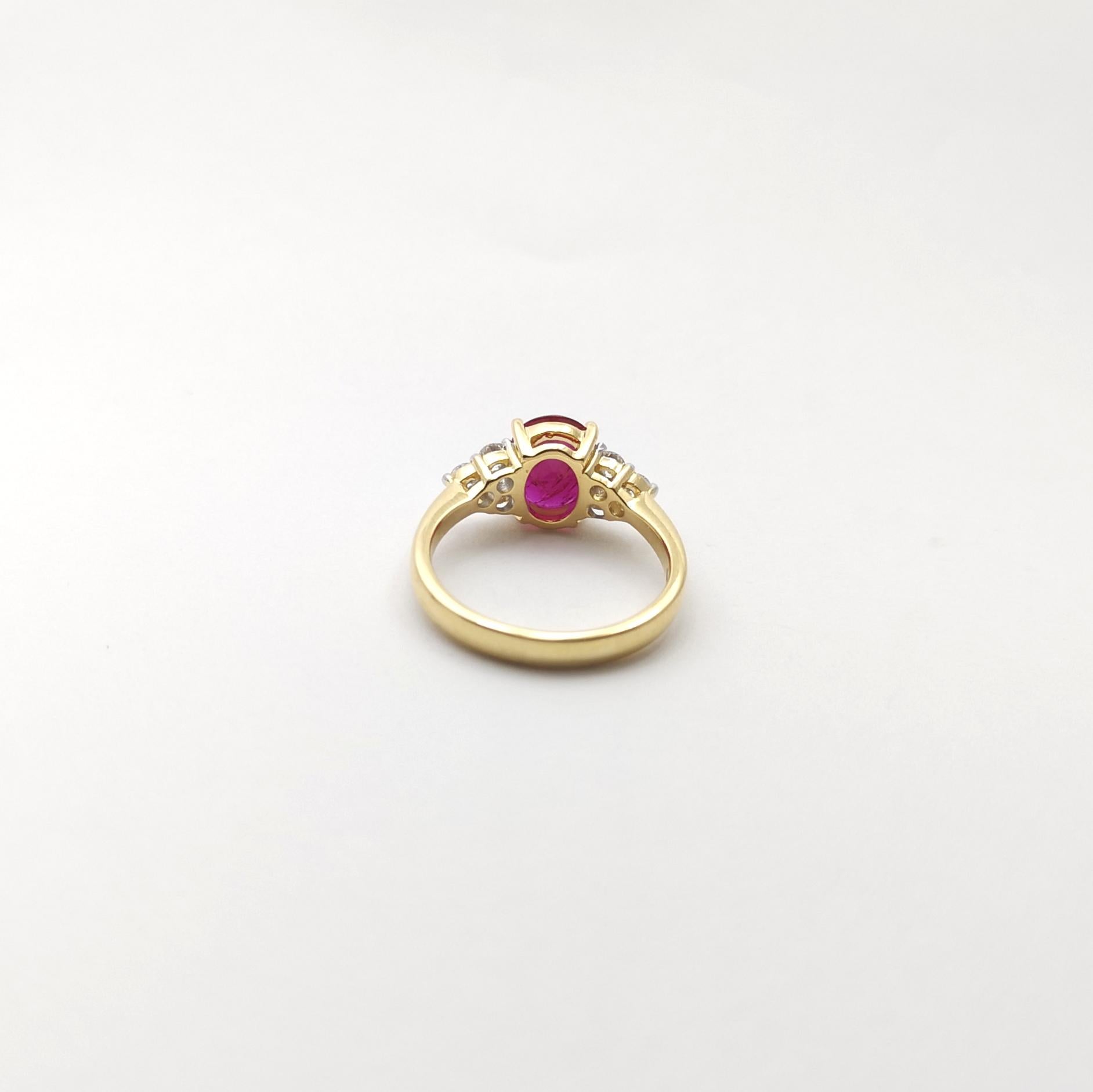 Bague en or 18 carats sertie de rubis et de diamants en vente 5