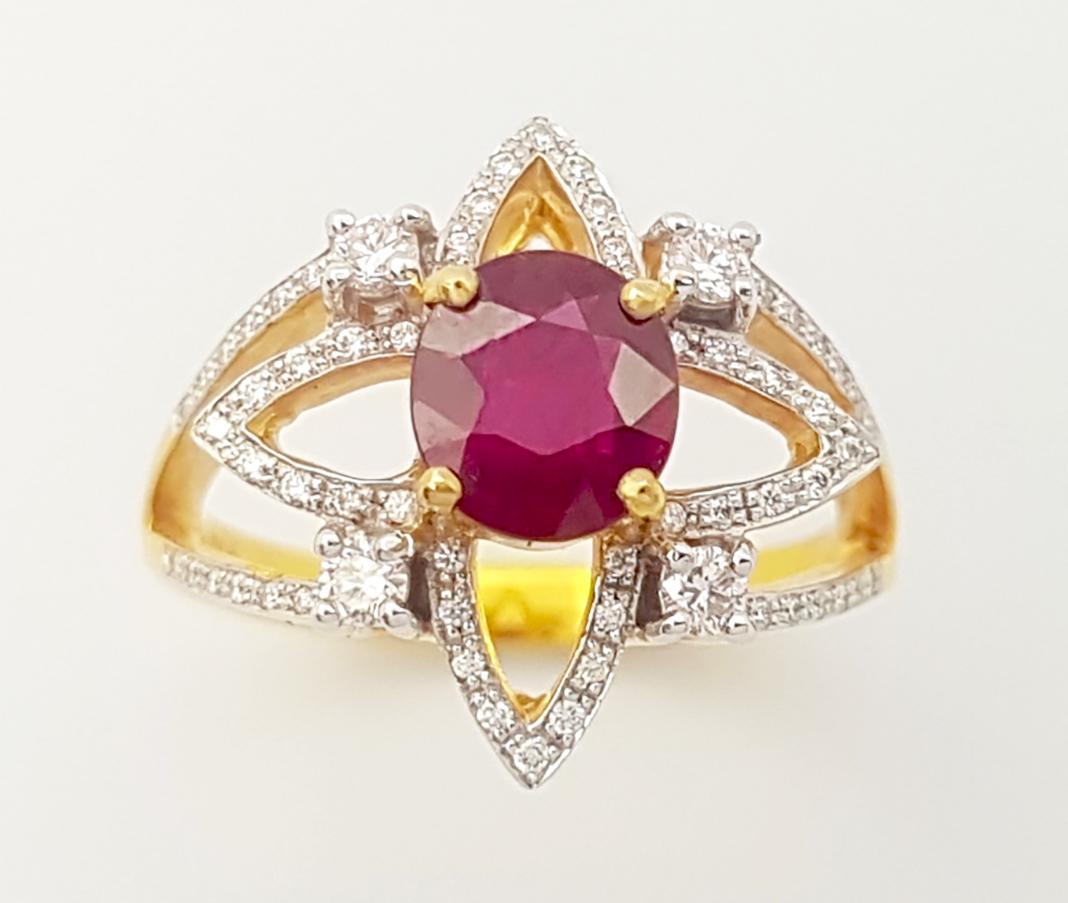 Ruby with Diamond Ring set in 18K Gold Settings For Sale 7