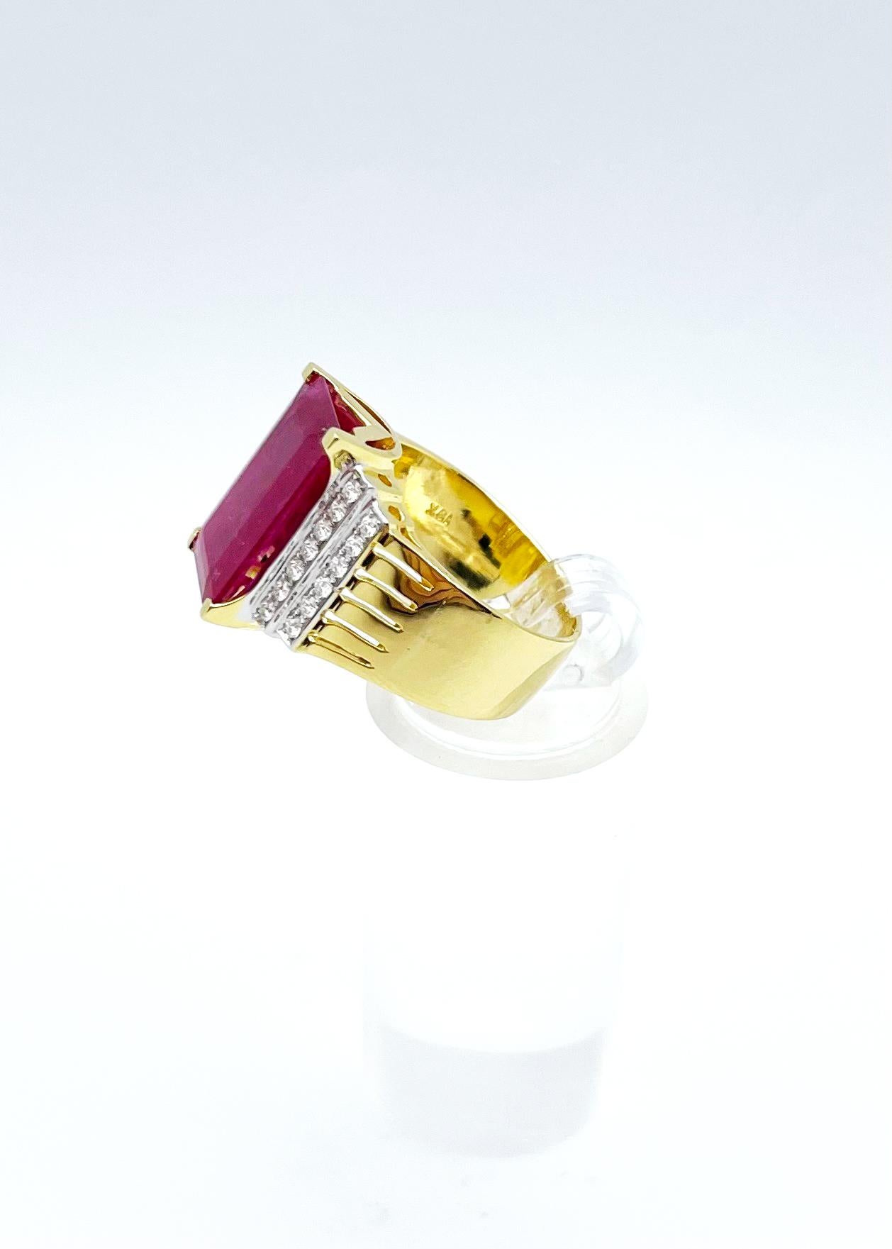Rubin mit Diamanten  Ring in 18 Karat Goldfassungen gefasst im Angebot 7