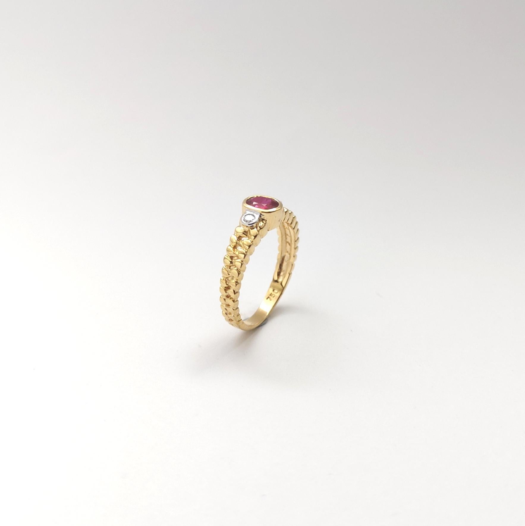 Rubin-Ring mit Diamanten in 18 Karat Gold gefasst im Angebot 7