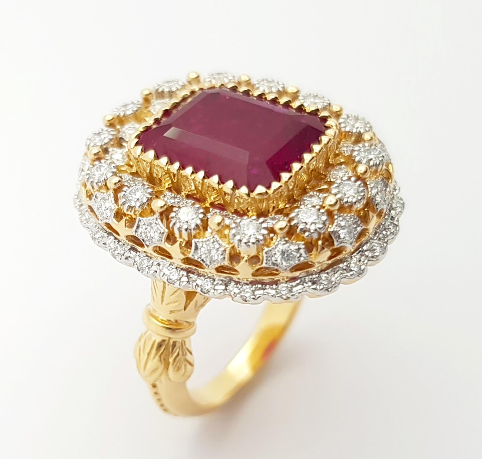 Anillo de rubí con diamantes engastado en oro de 18 quilates en venta 8