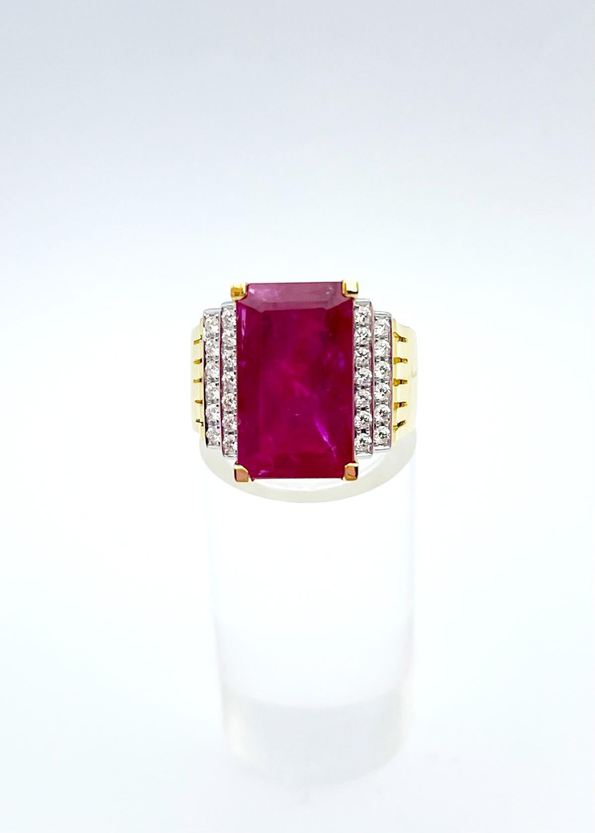 Rubin mit Diamanten  Ring in 18 Karat Goldfassungen gefasst im Angebot 9