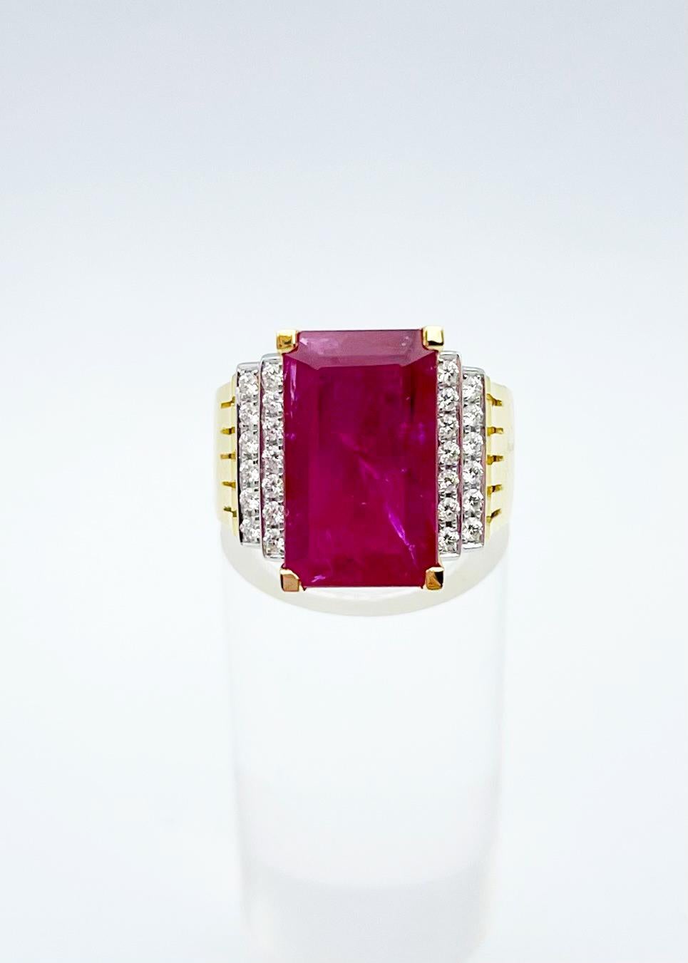 Rubin mit Diamanten  Ring in 18 Karat Goldfassungen gefasst im Angebot 10