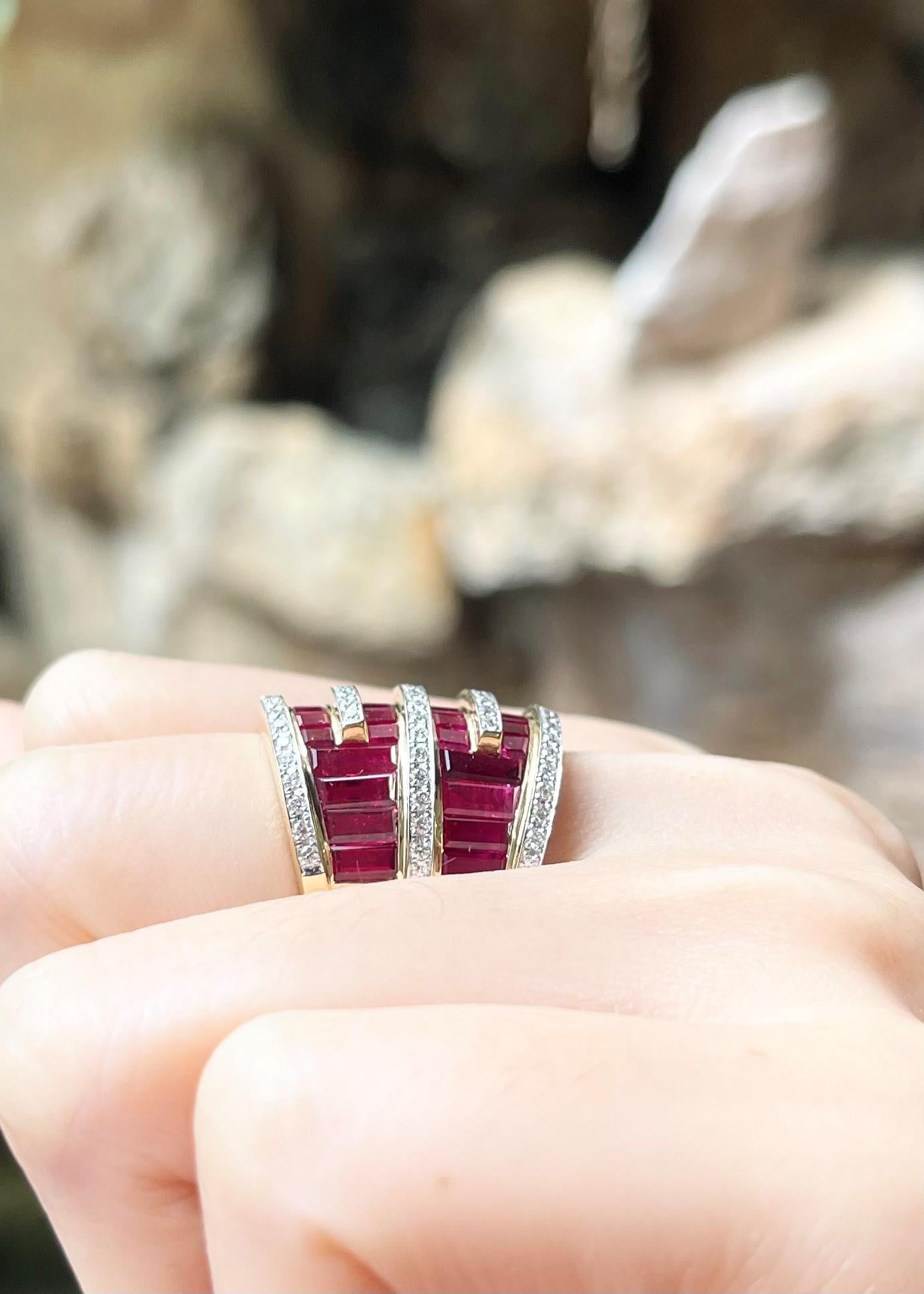 Rubin 5,05 Karat mit Diamant 0,50 Karat Ring in 18K Gold gefasst

Breite:  2.0 cm 
Länge: 2.0 cm
Ringgröße: 53
Gesamtgewicht: 13,94 Gramm


