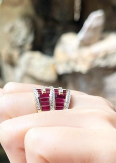 Rubin-Ring mit Diamanten in 18 Karat Gold gefasst