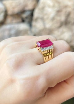 Ruby with Diamond Ring set in 18K Gold Settings