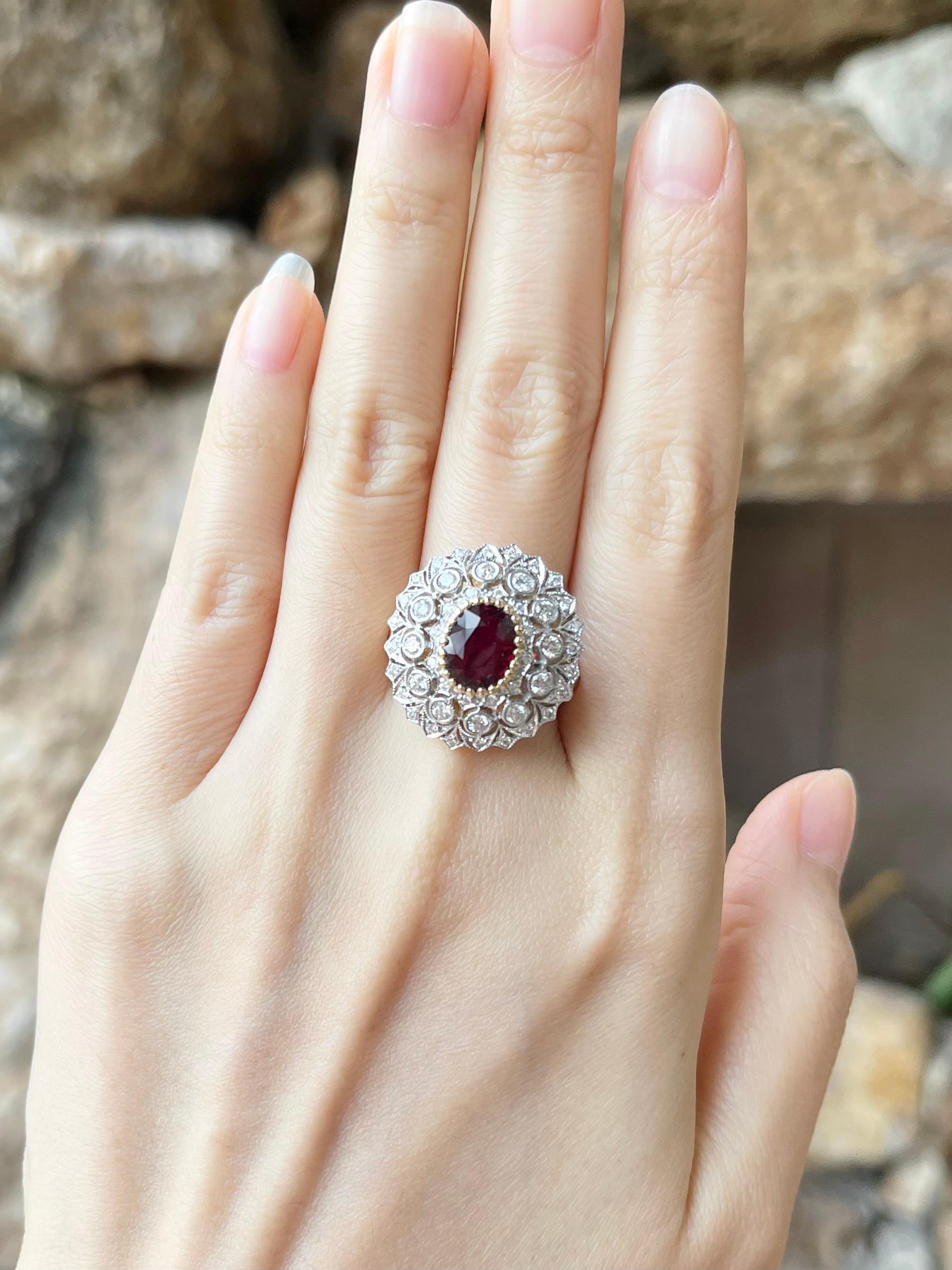 Rubin 2,03 Karat mit Diamant 0,78 Karat Ring in 18K Gold gefasst

Breite:  2.1 cm 
Länge: 2.2 cm
Ringgröße: 56
Gesamtgewicht: 12,05 Gramm

