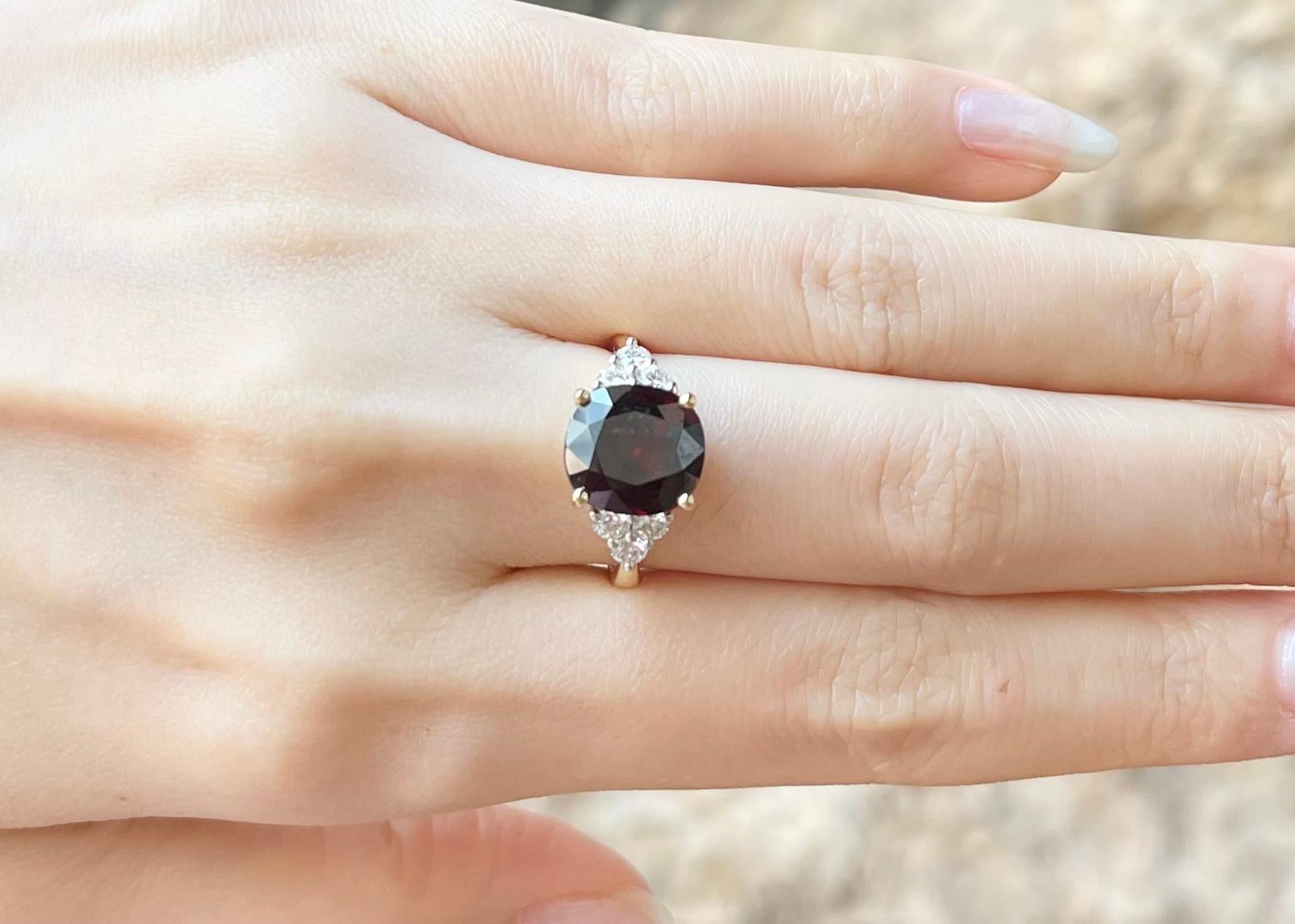Contemporary Ruby with Diamond Ring set in 18K Gold Settings For Sale