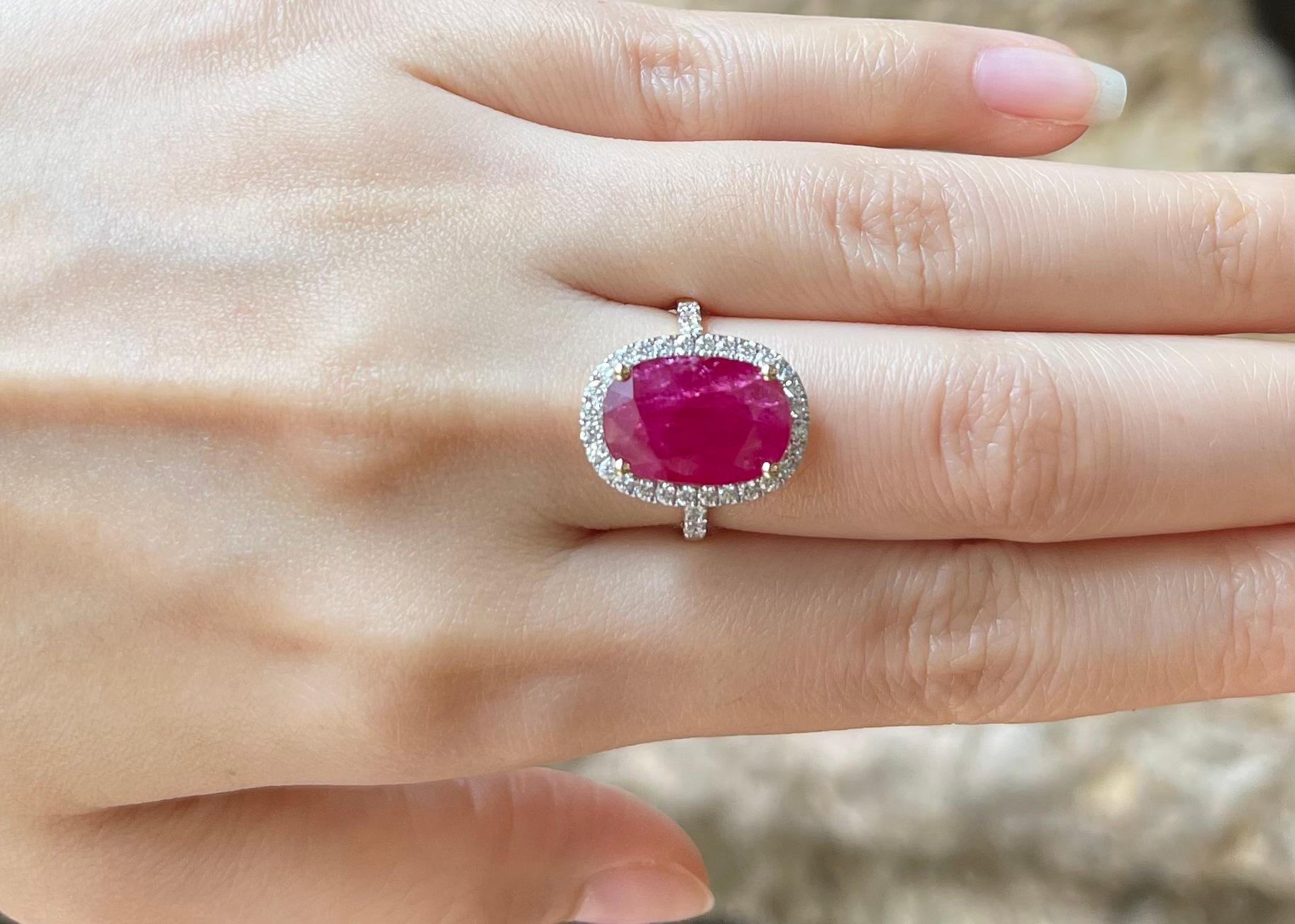Contemporary Ruby with Diamond Ring set in 18K Gold Settings For Sale