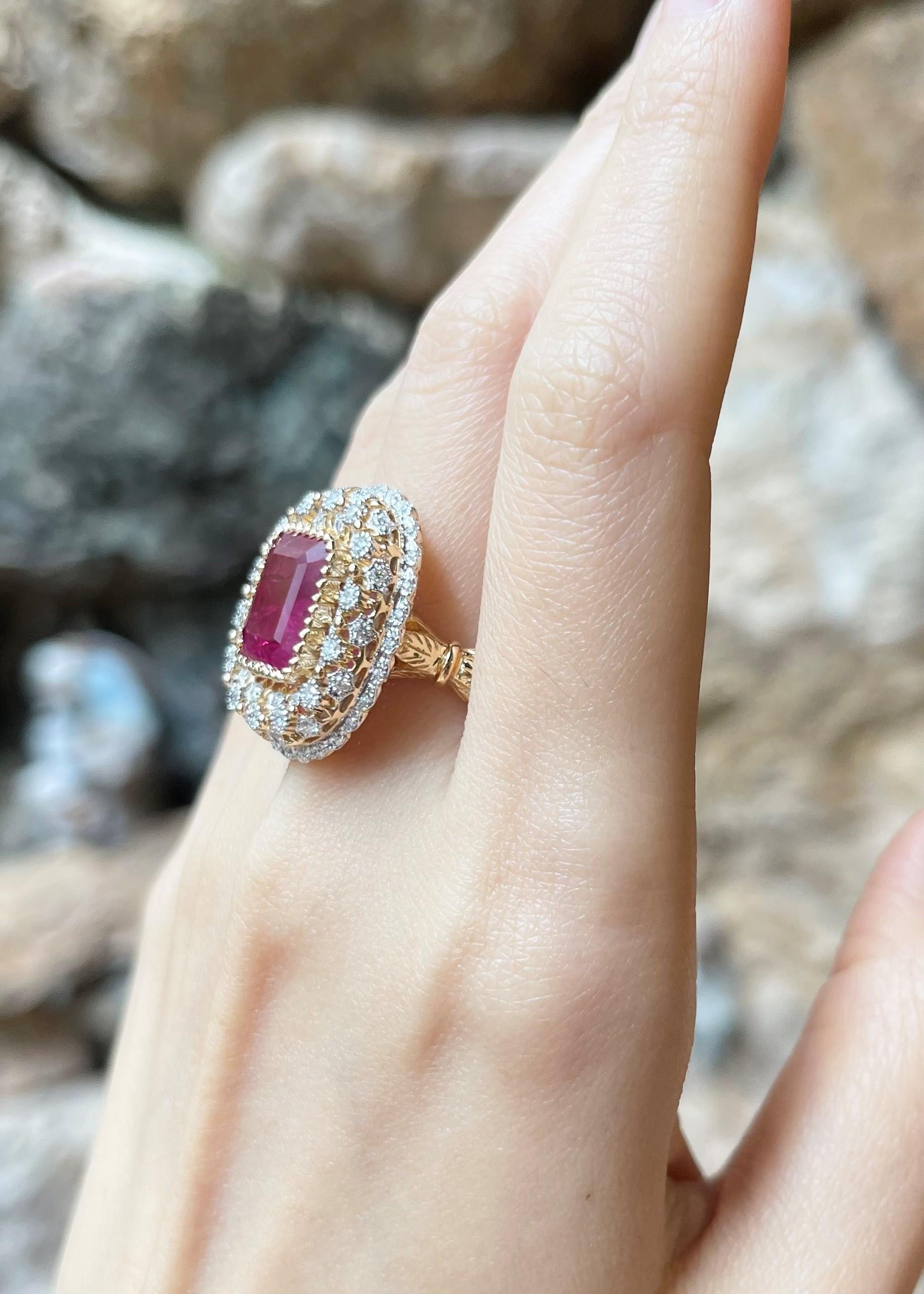 Anillo de rubí con diamantes engastado en oro de 18 quilates Corte mixto en venta